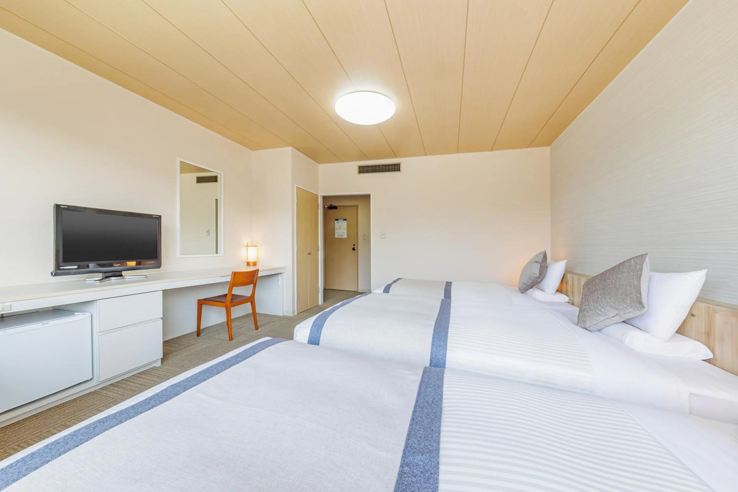 Photo of the whole room, Bed in KAMENOI HOTEL Nagatoro Yorii