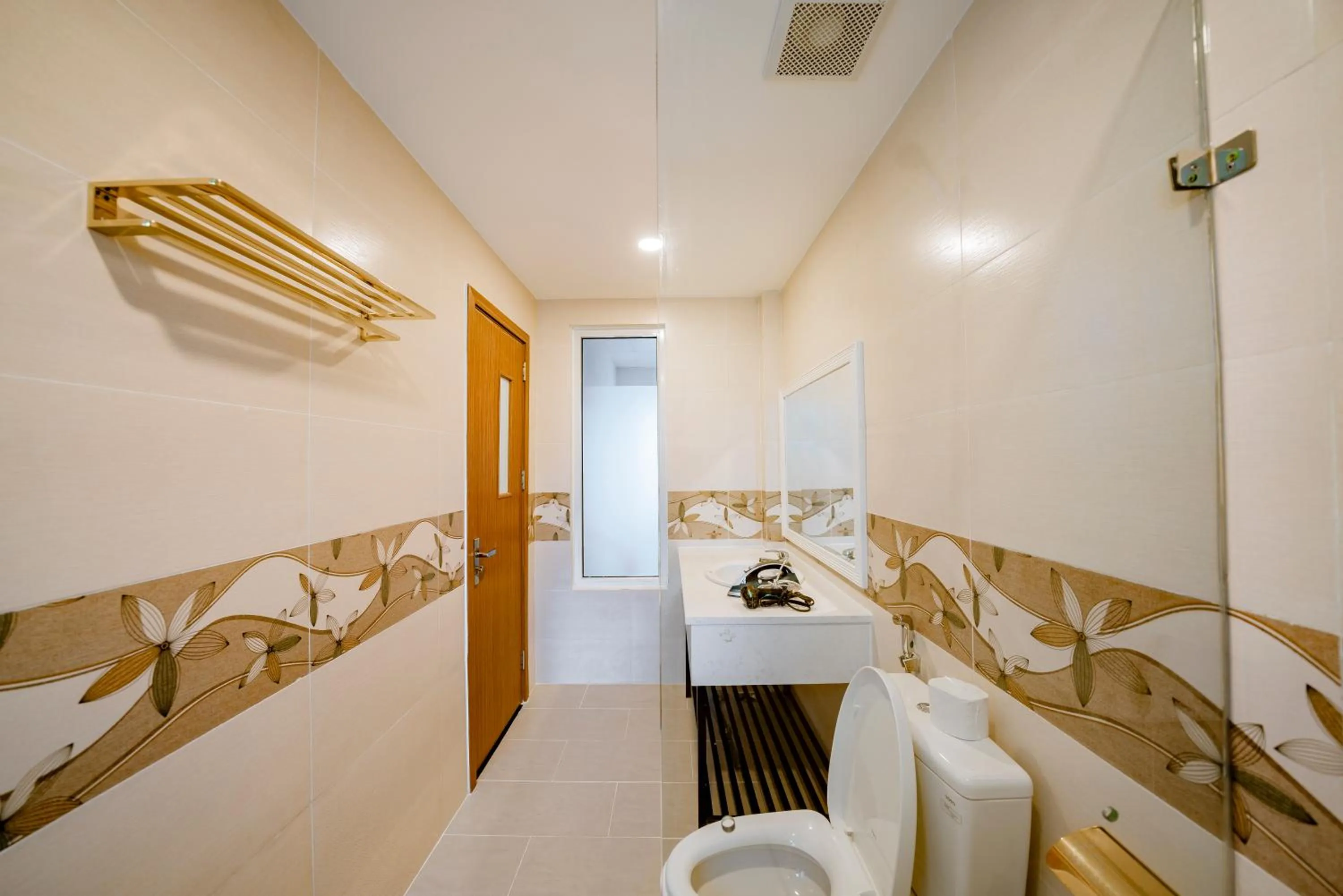 Shower in Kien Vang Bungalow