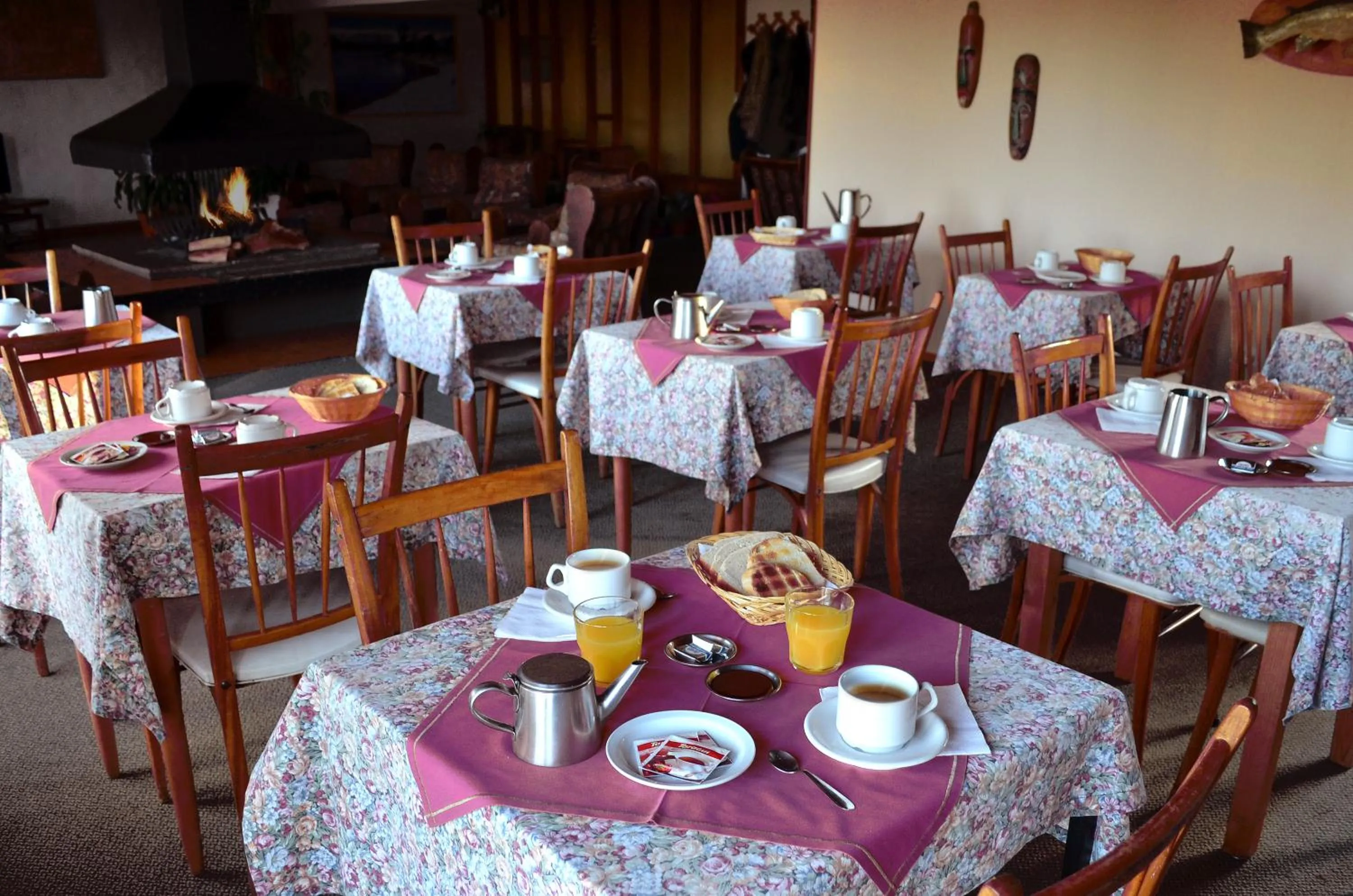 Restaurant/places to eat in Hostería Güemes