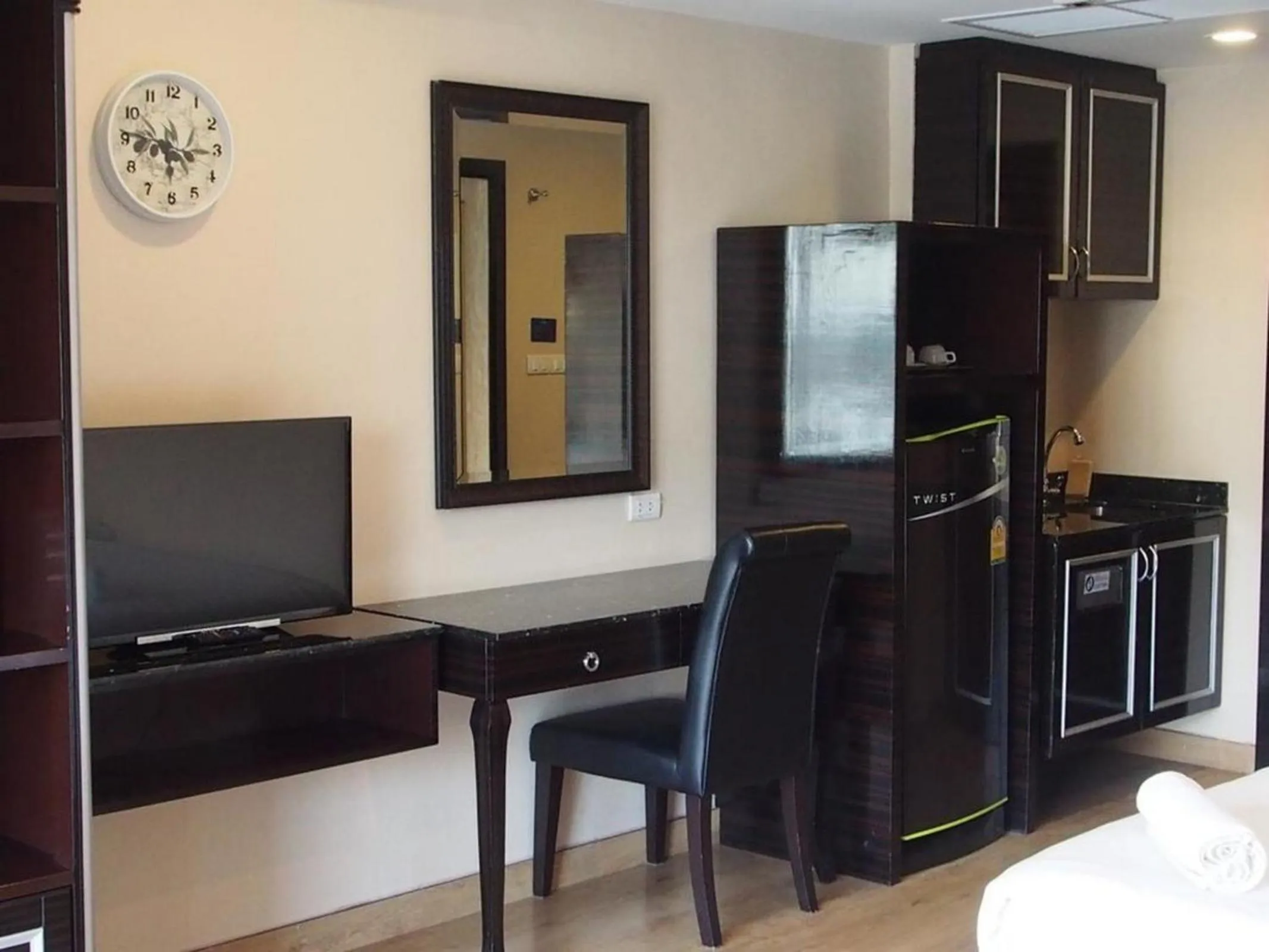 Photo of the whole room in Land Royal Residence Pattaya