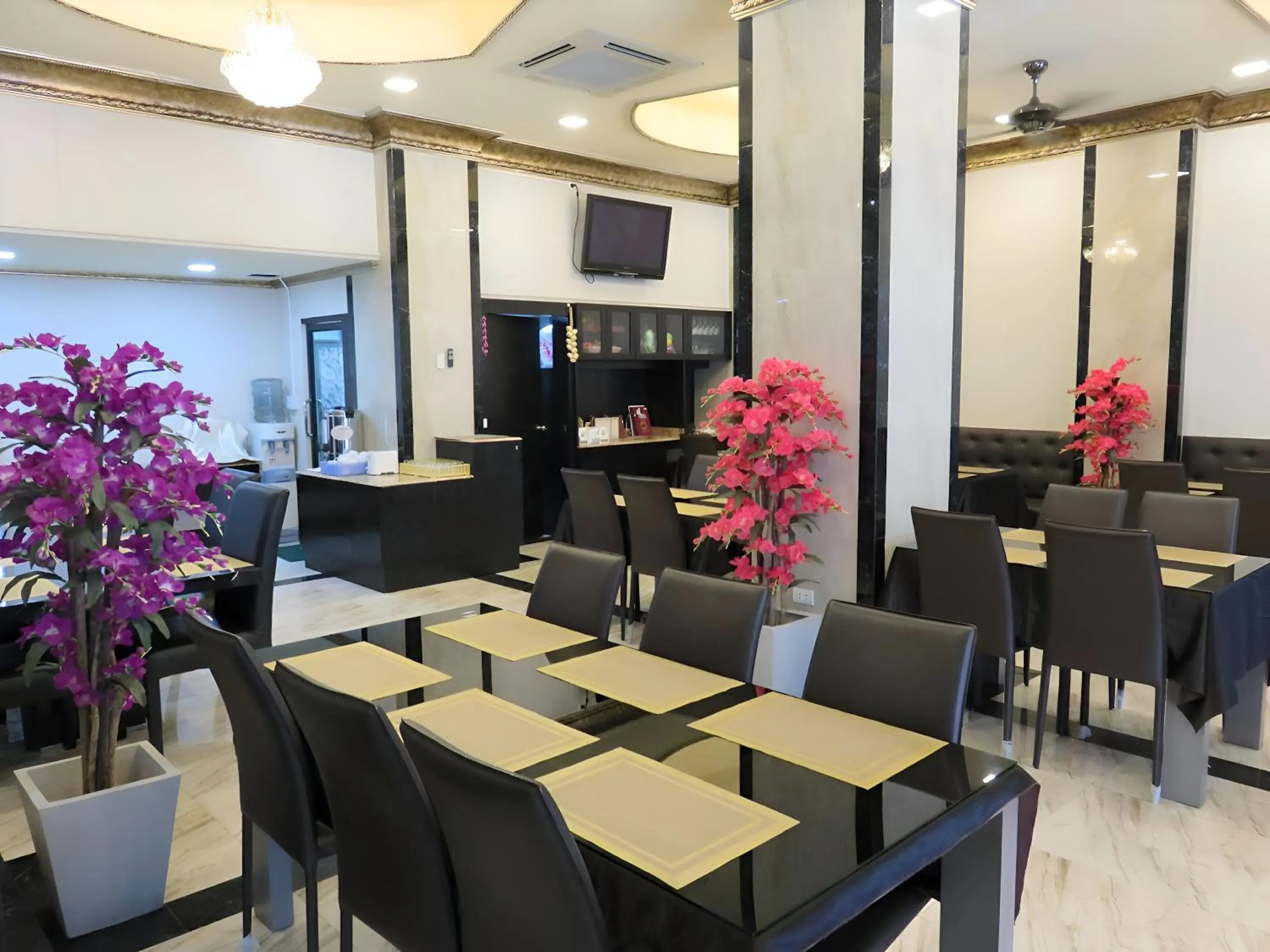 Restaurant/places to eat in Land Royal Residence Pattaya