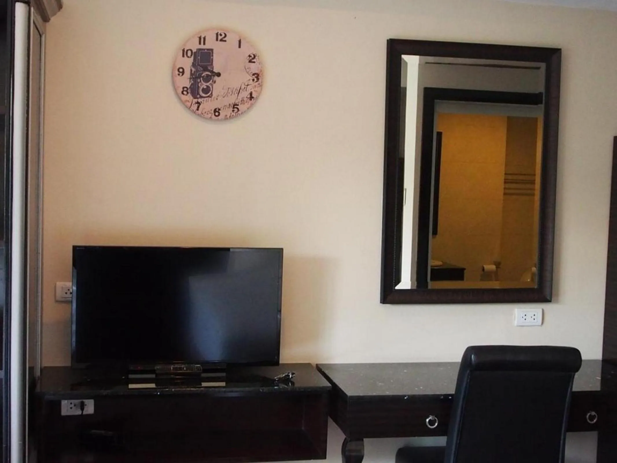 Photo of the whole room in Land Royal Residence Pattaya