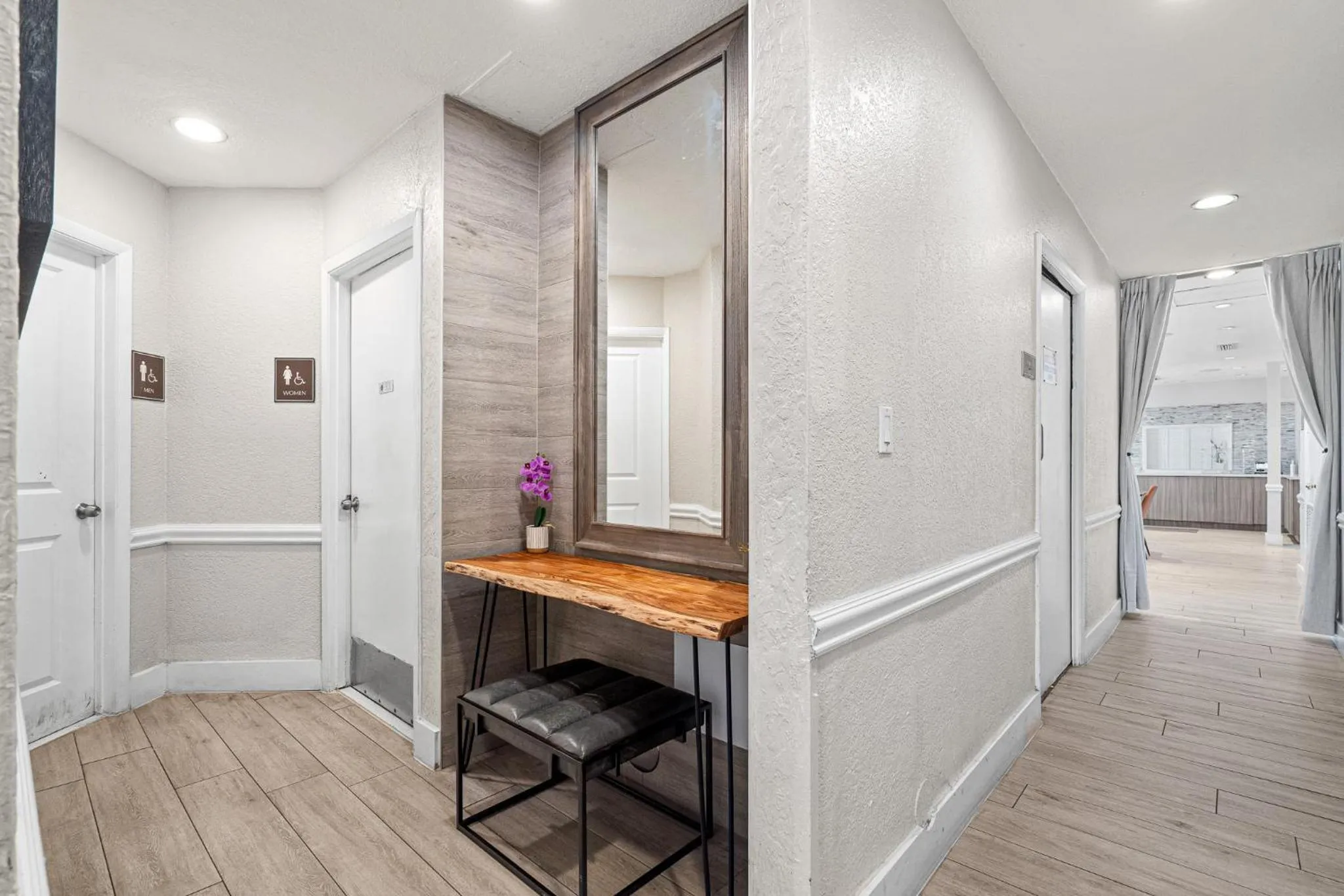 Decorative detail in Hotolos Hollywood