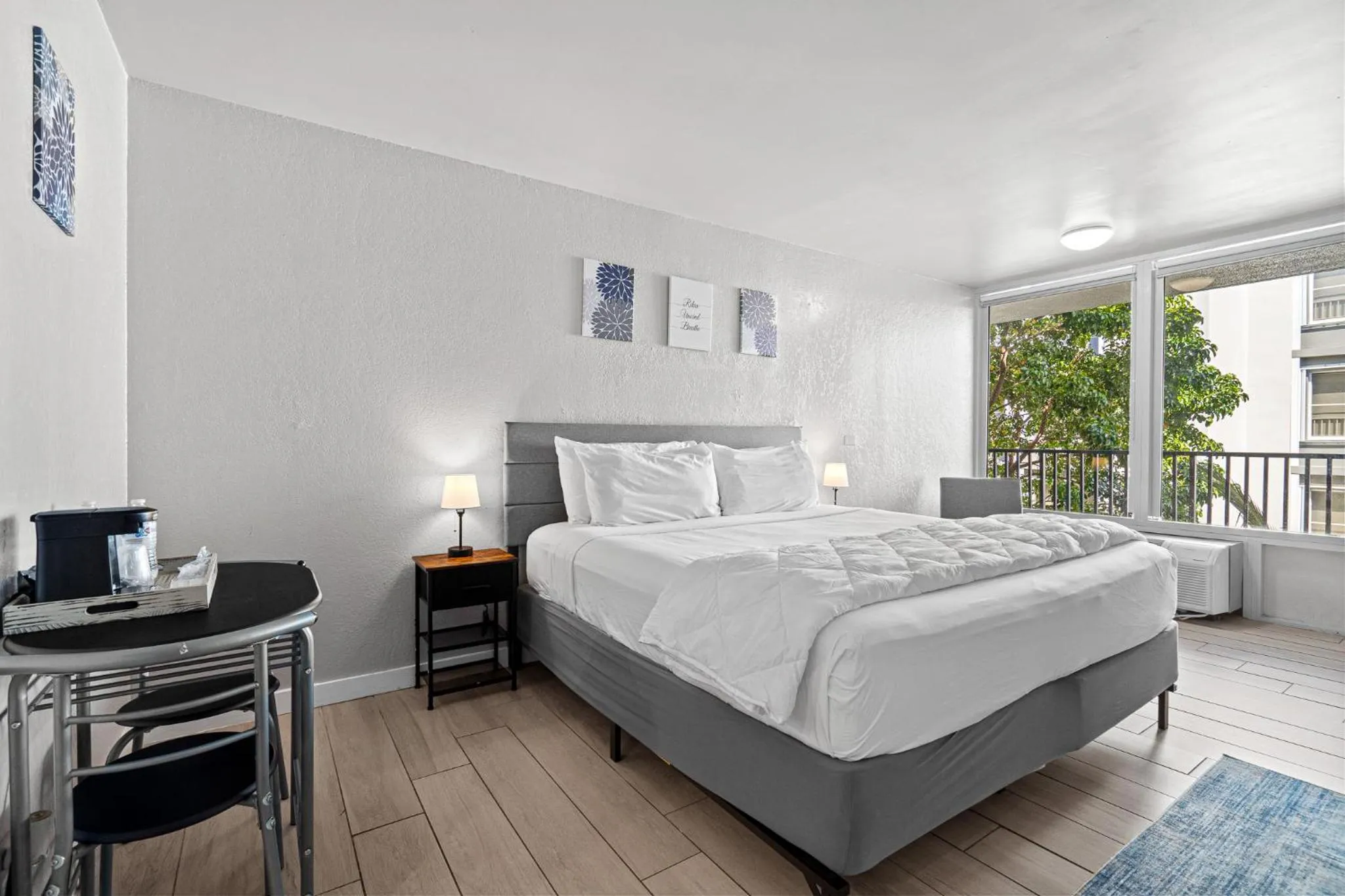 Bed in Hotolos Hollywood