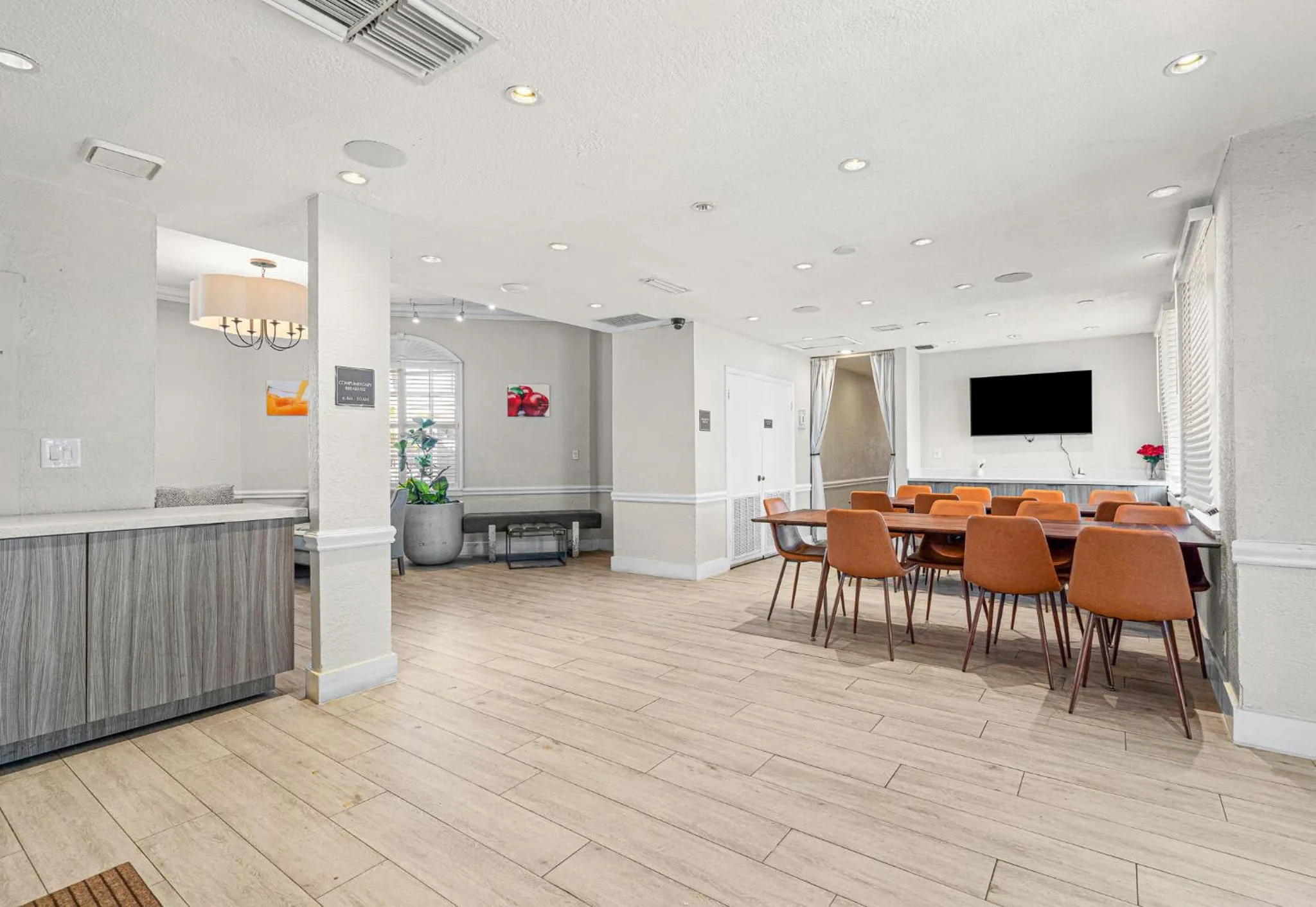 TV and multimedia in Hotolos Hollywood