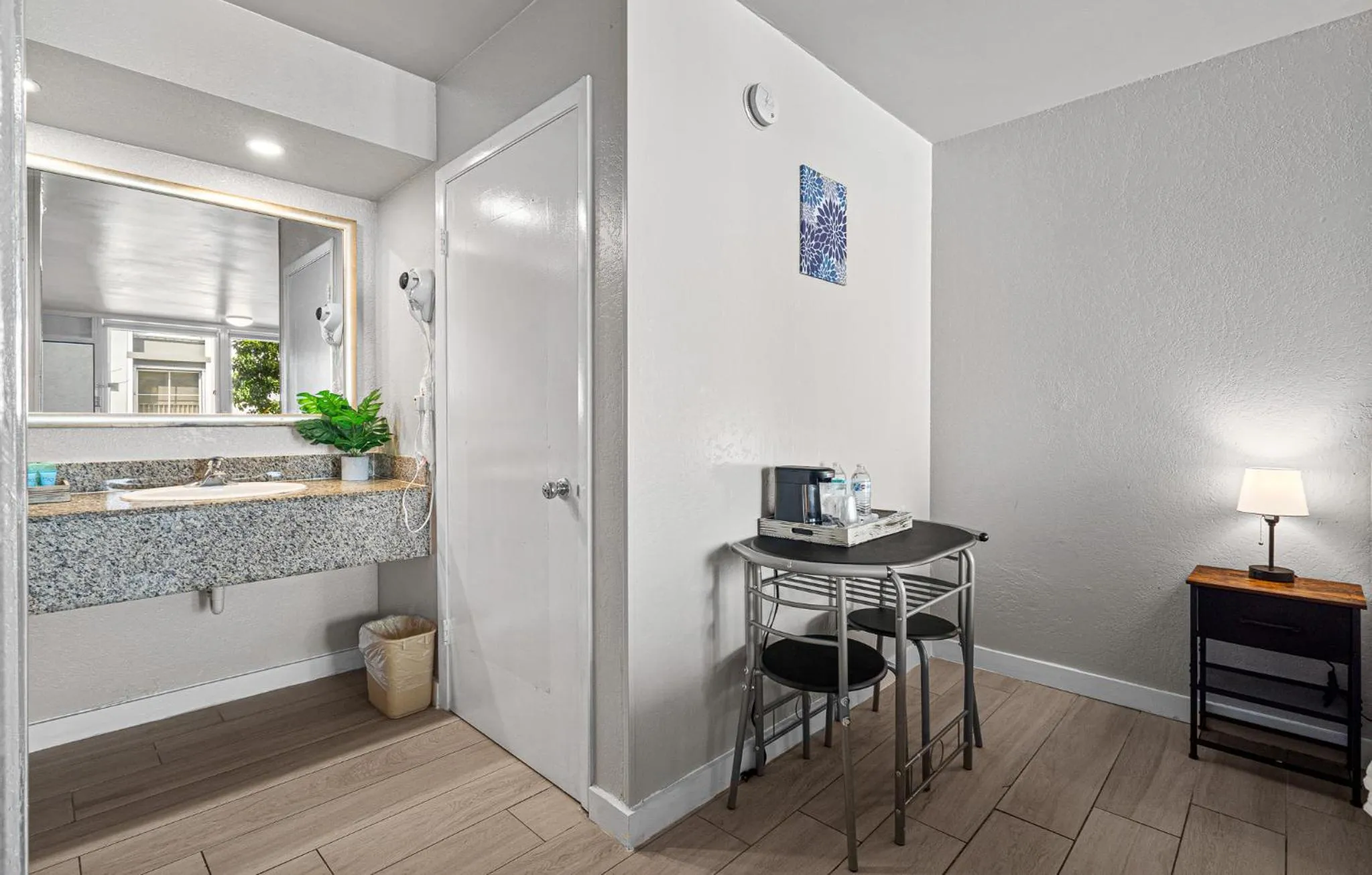 Dining area in Hotolos Hollywood