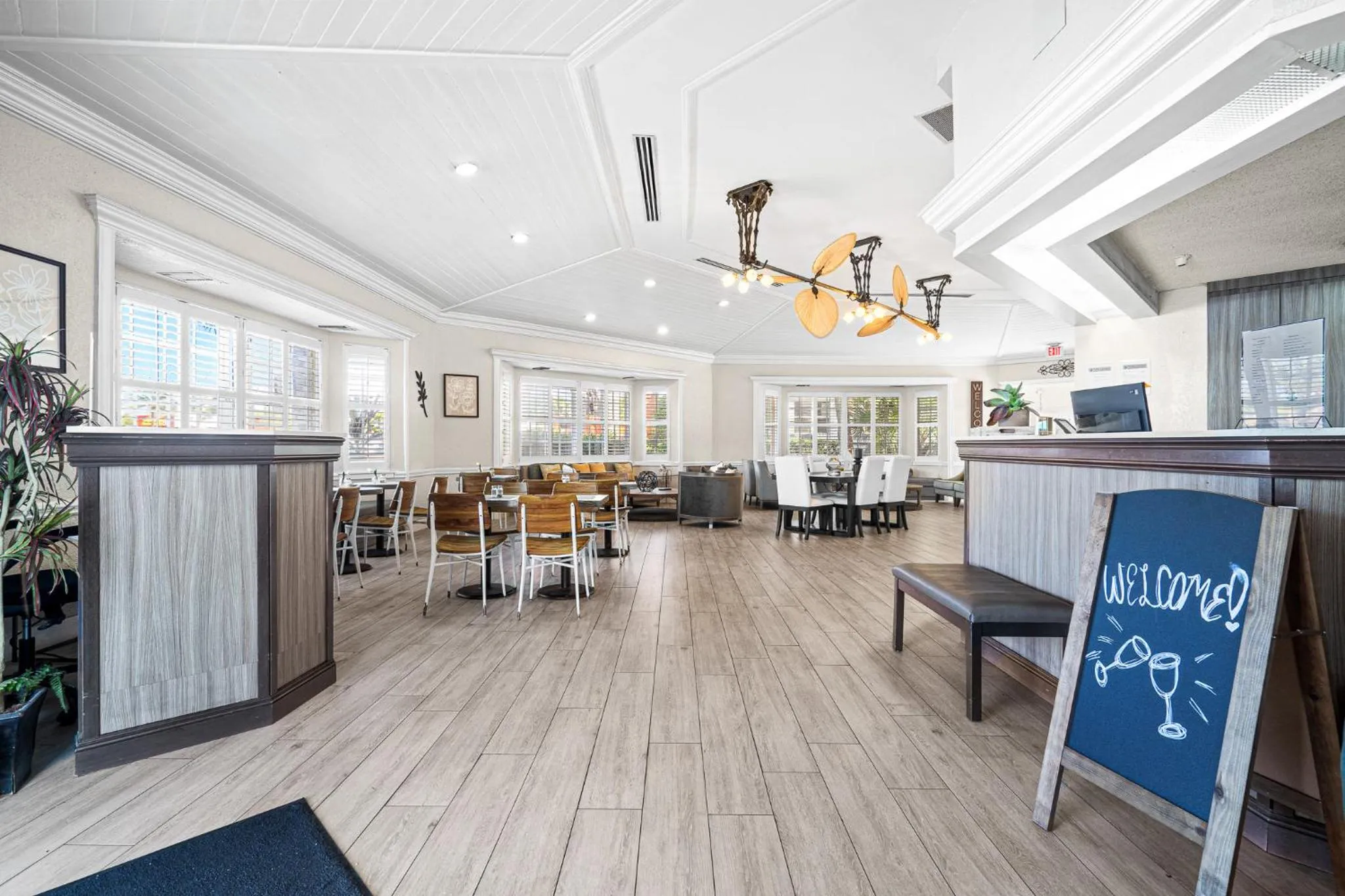 Restaurant/places to eat in Hotolos Hollywood