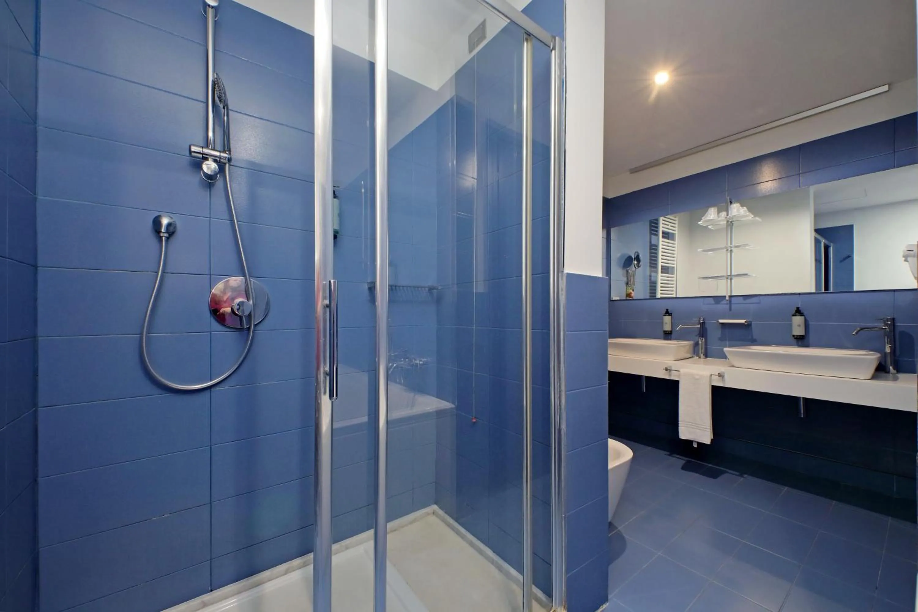 Shower in Hotel Poseidon