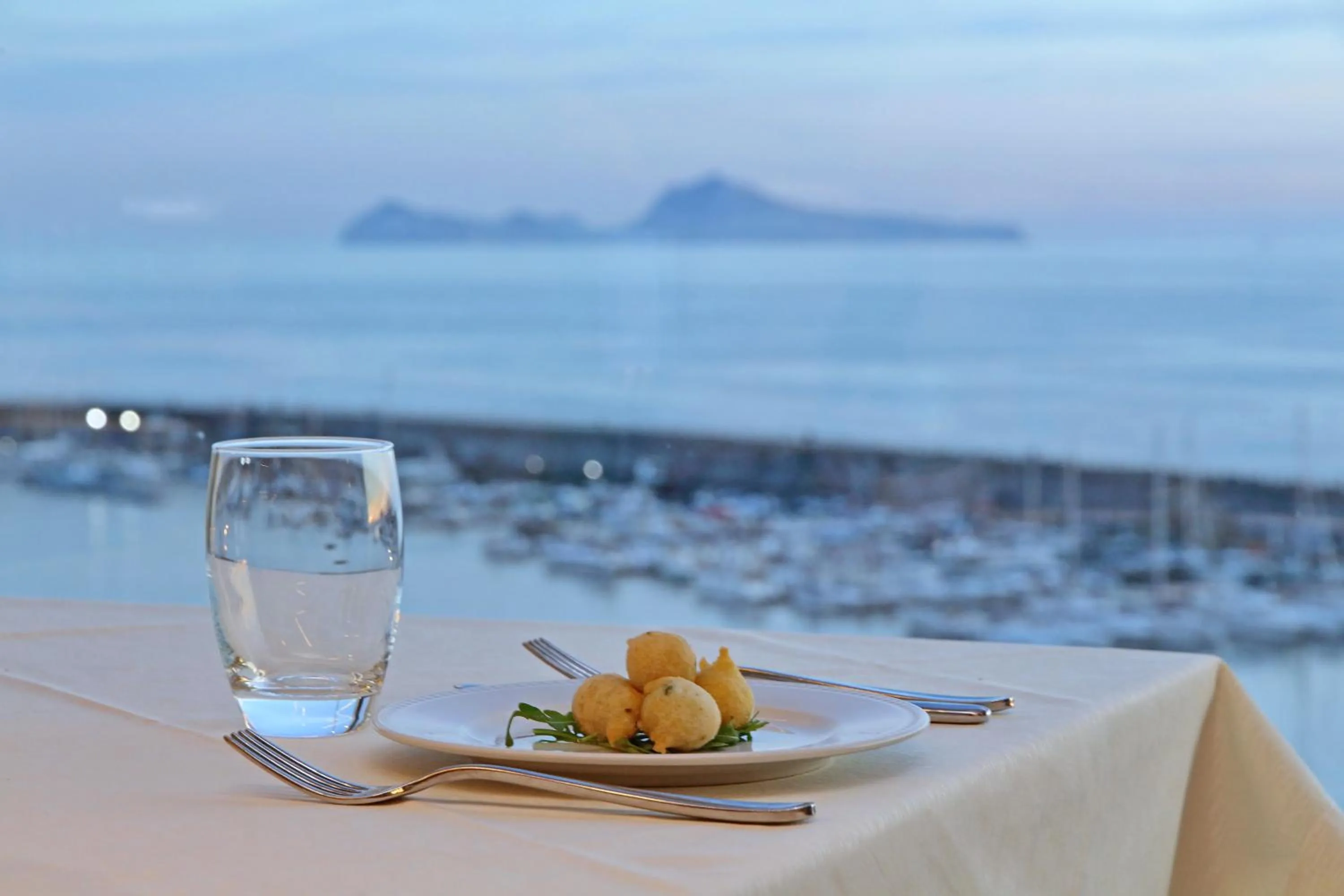 Food and drinks in Hotel Poseidon