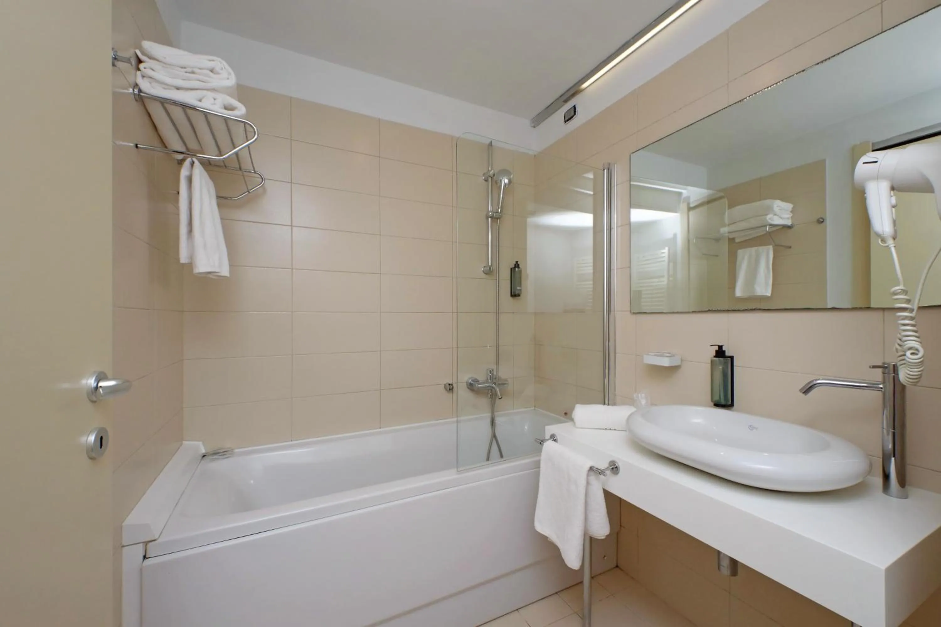 Bath in Hotel Poseidon