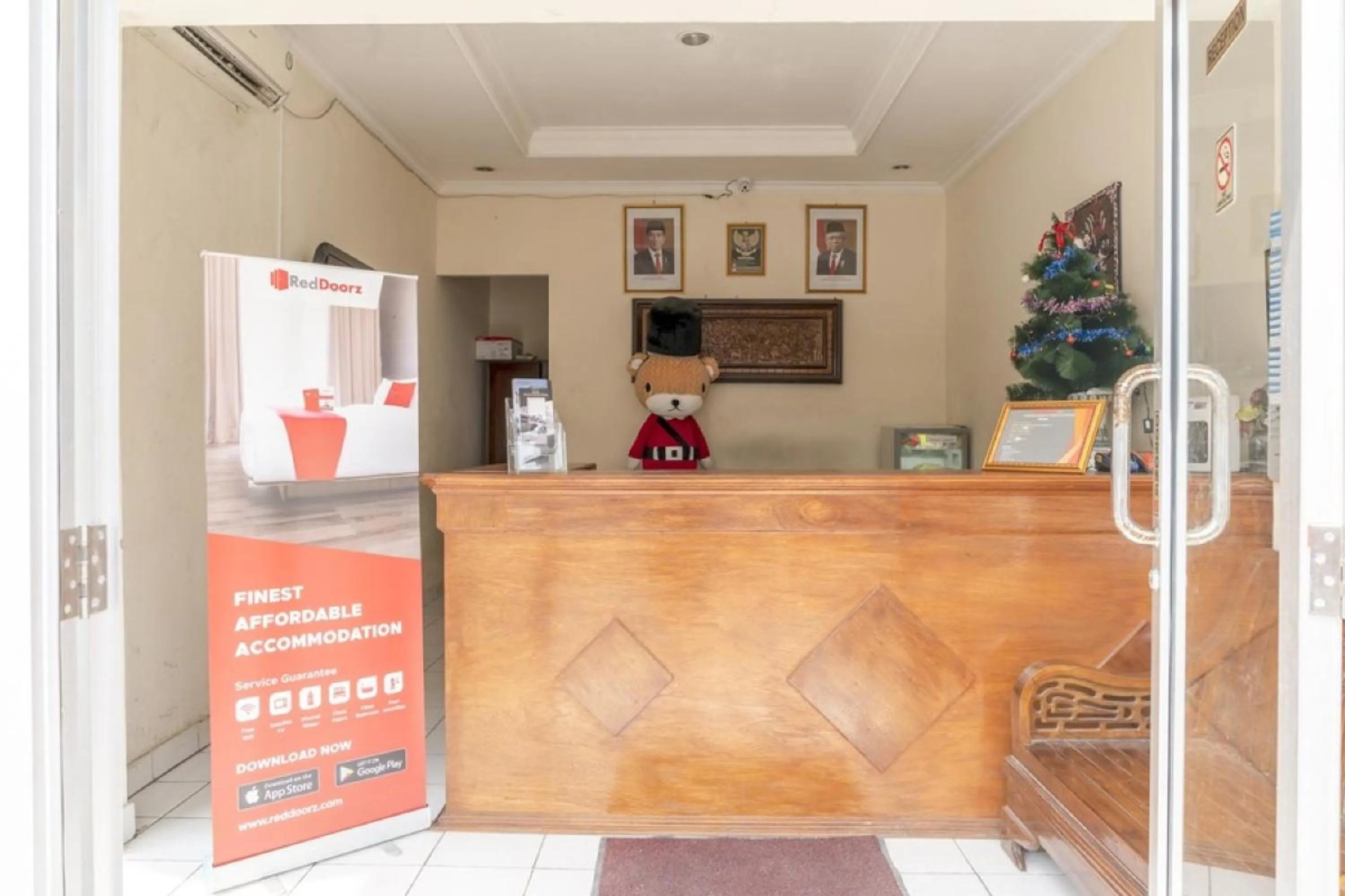 Lobby or reception in RedDoorz Plus near Tambun Station