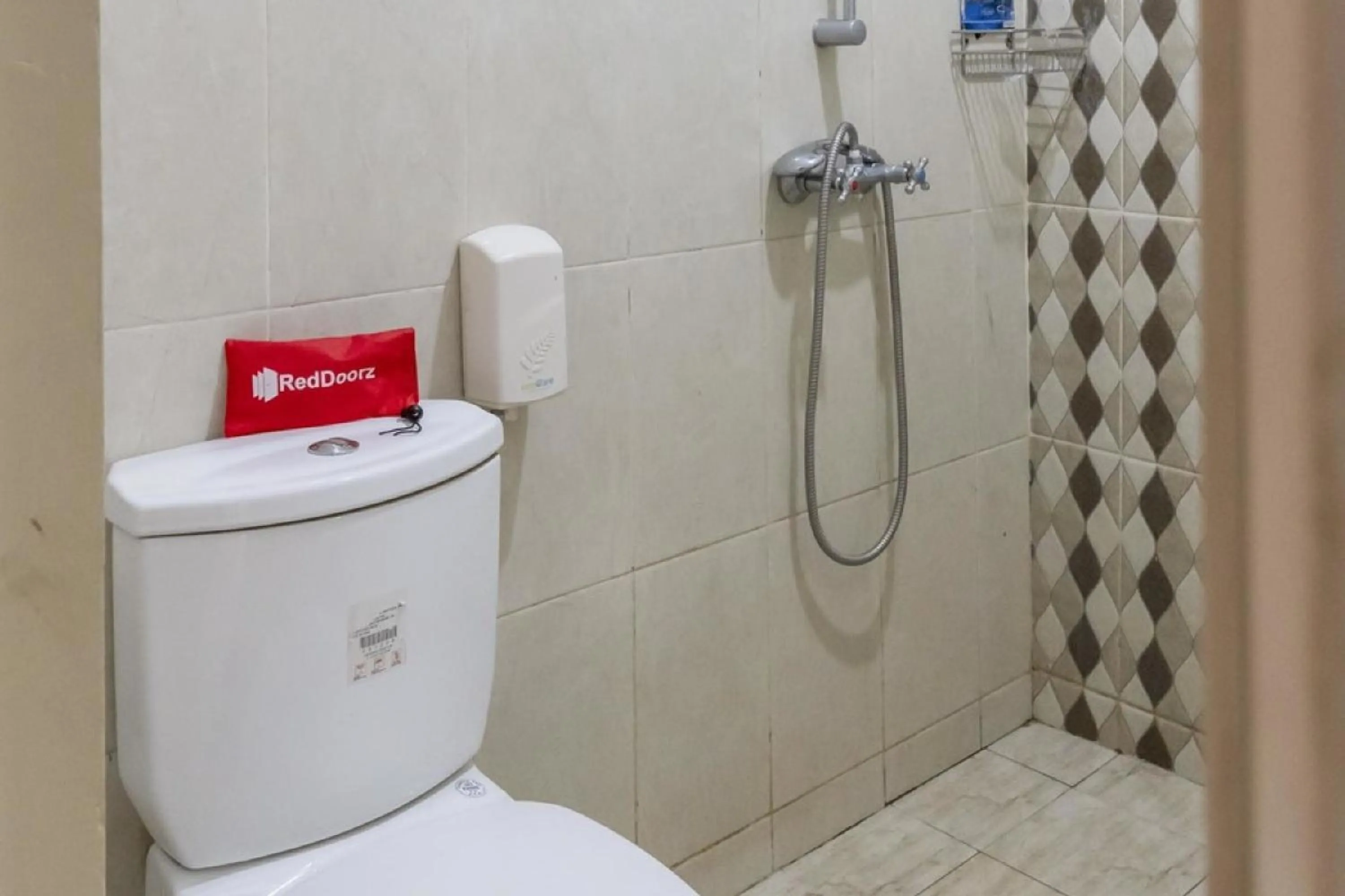 Bathroom in RedDoorz Plus near Tambun Station