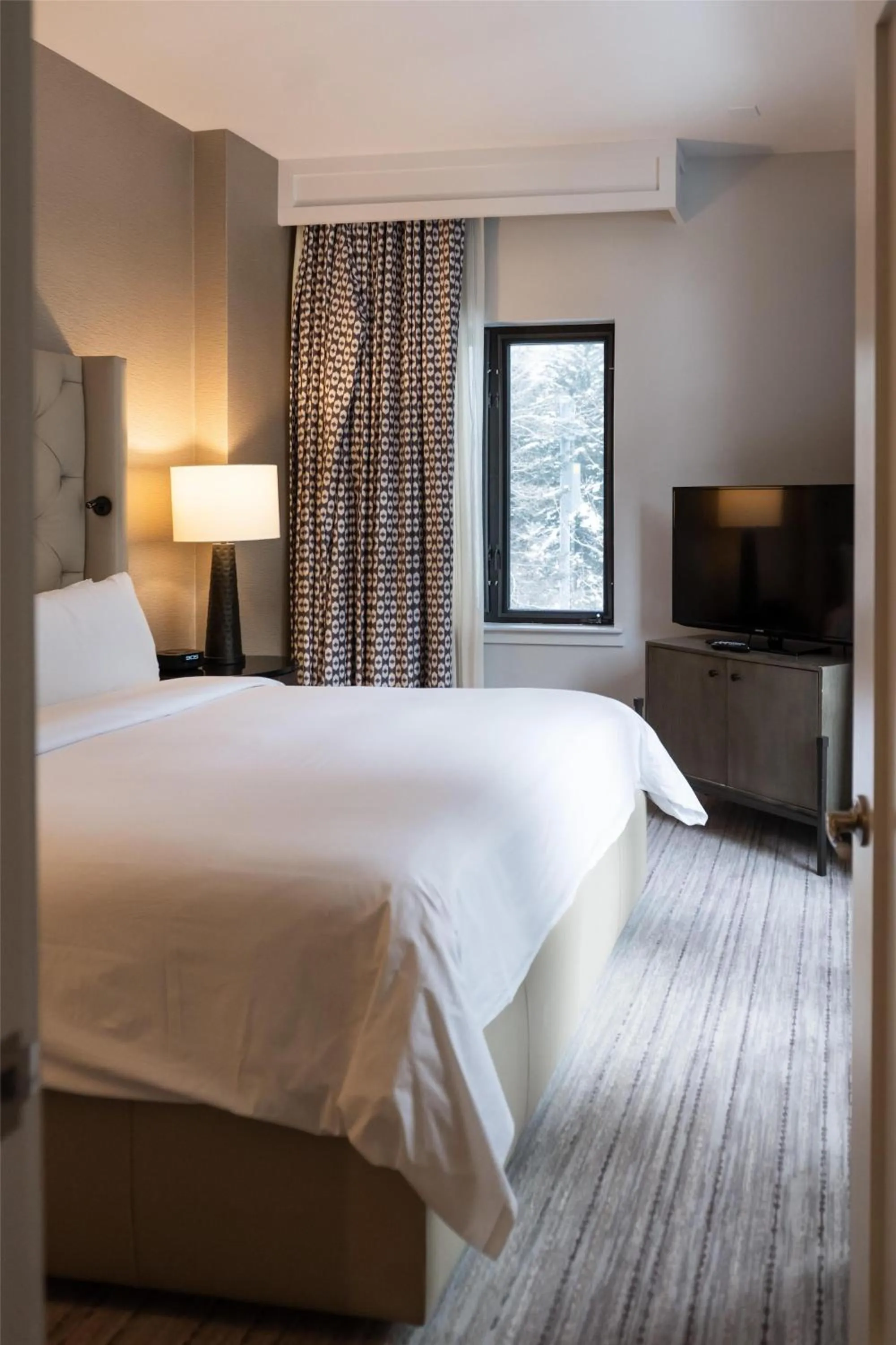 Photo of the whole room, Bed in Grand Hyatt Vail Resort and Spa