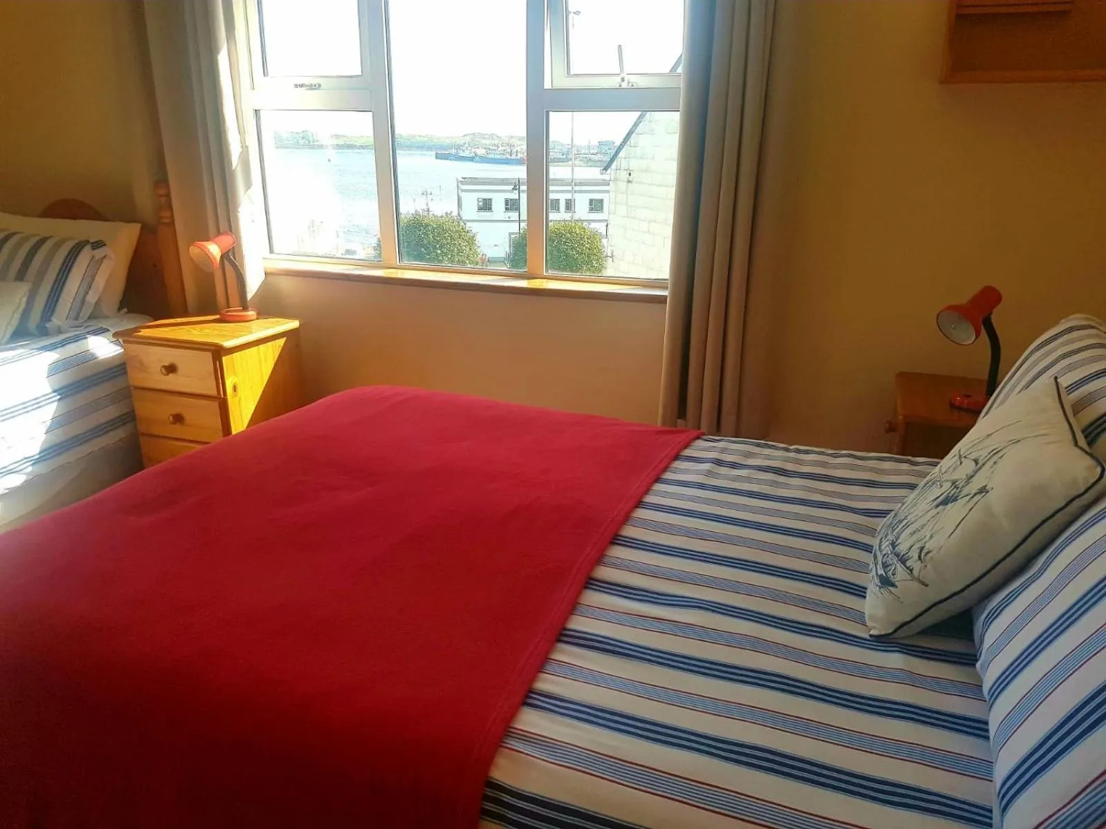 Bed in Seawinds Bed and Breakfast