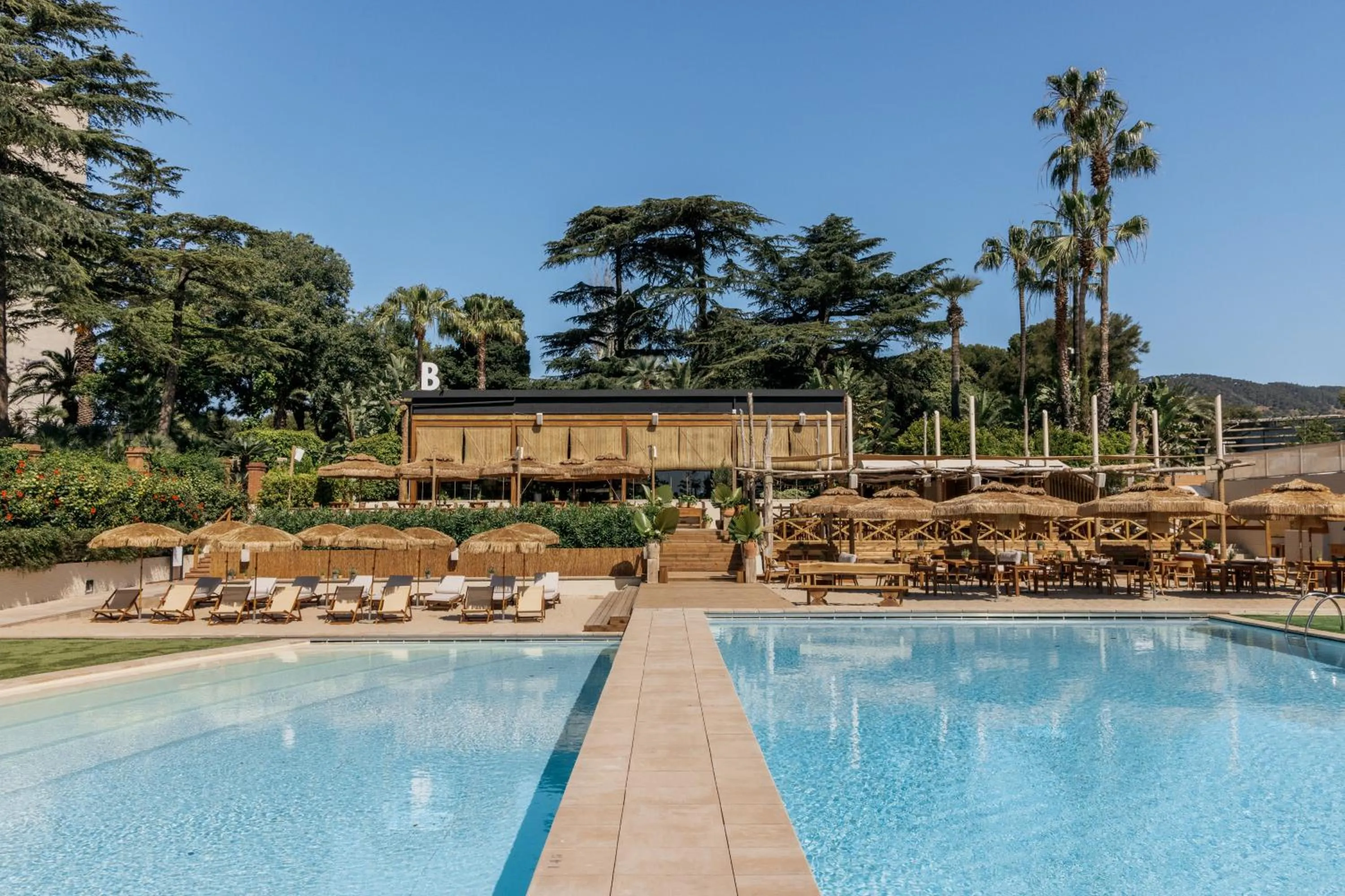 Swimming pool in Torre Melina, a Gran Meliá Hotel