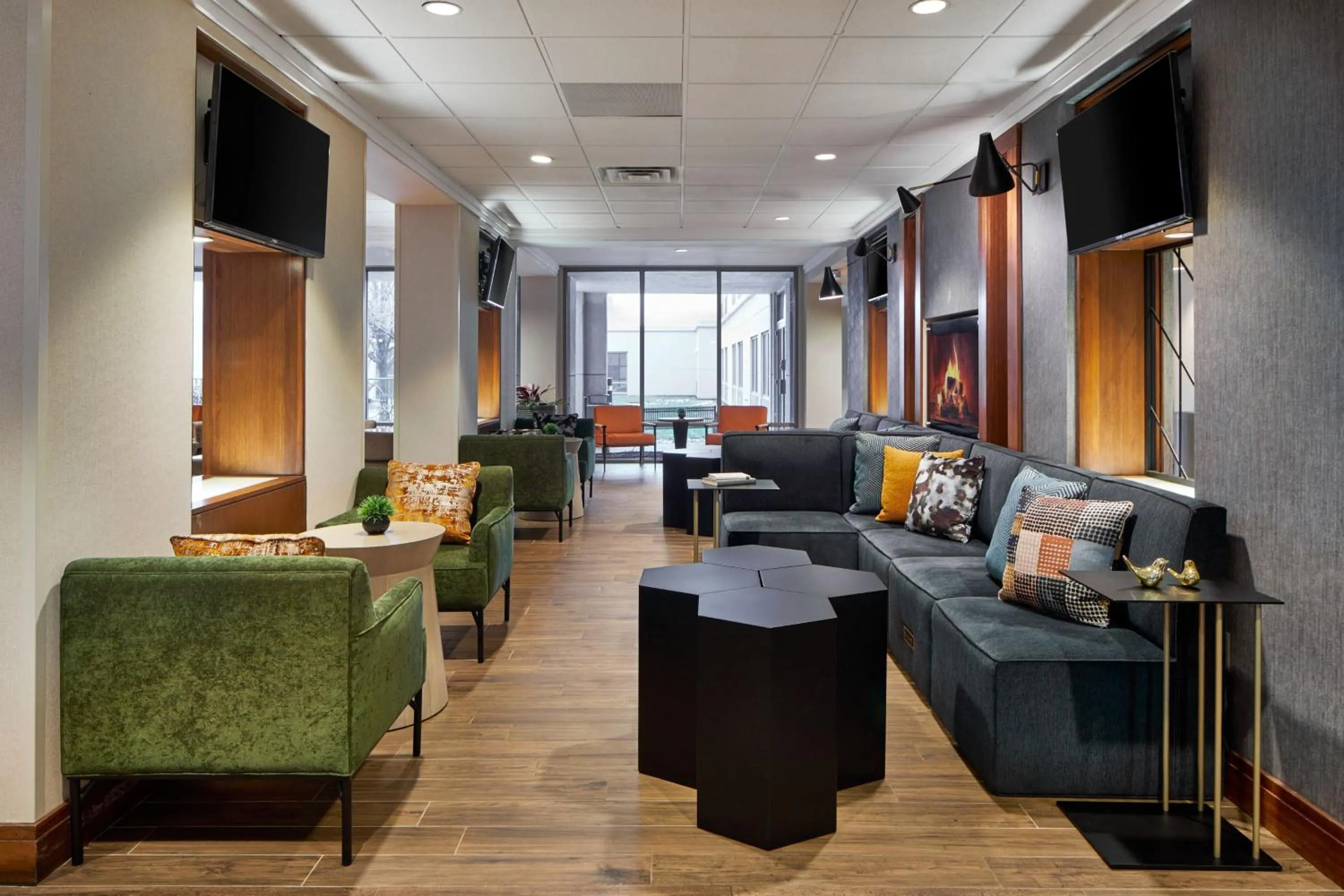 Restaurant/places to eat in Detroit Metro Airport Marriott