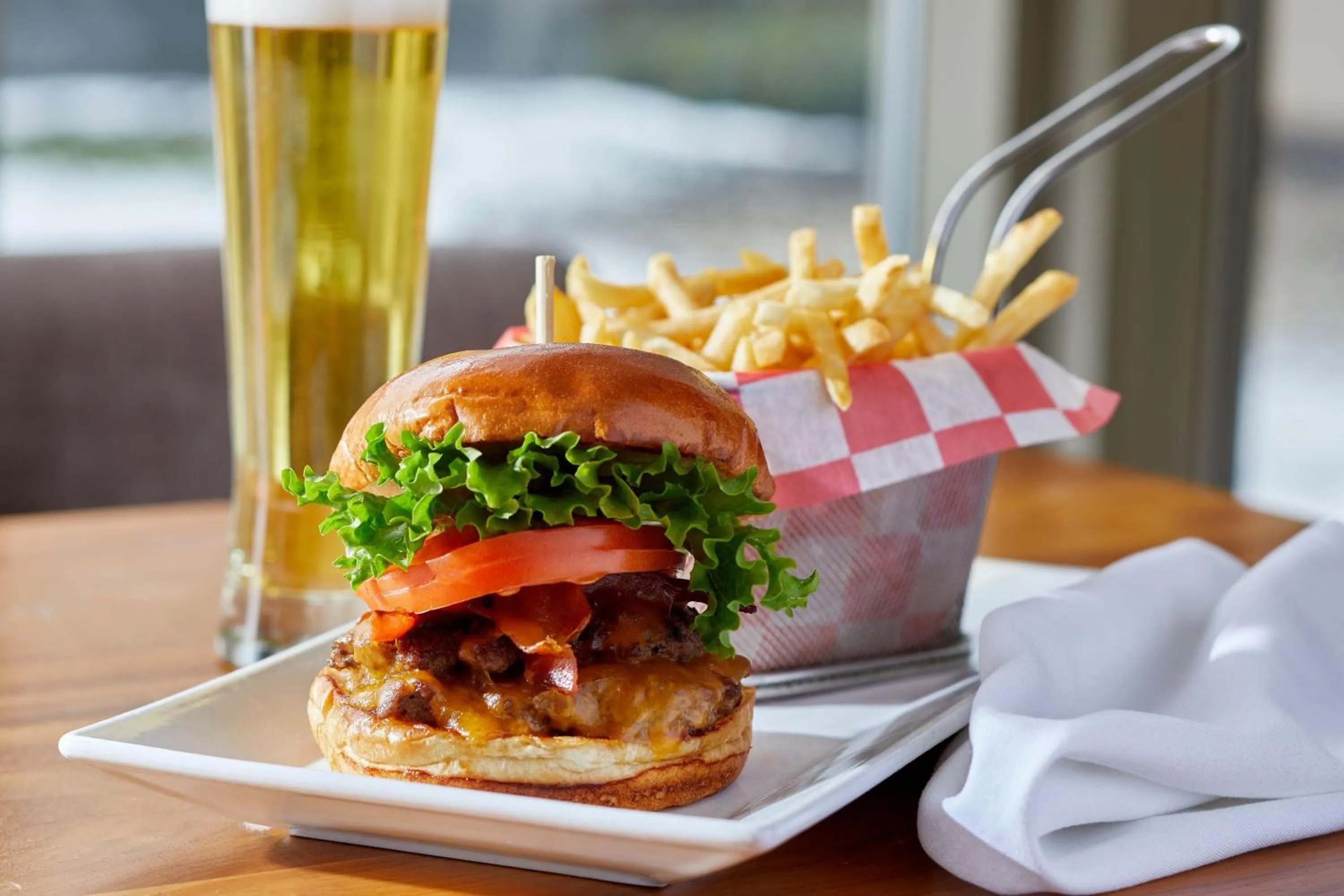 Restaurant/places to eat in Detroit Metro Airport Marriott