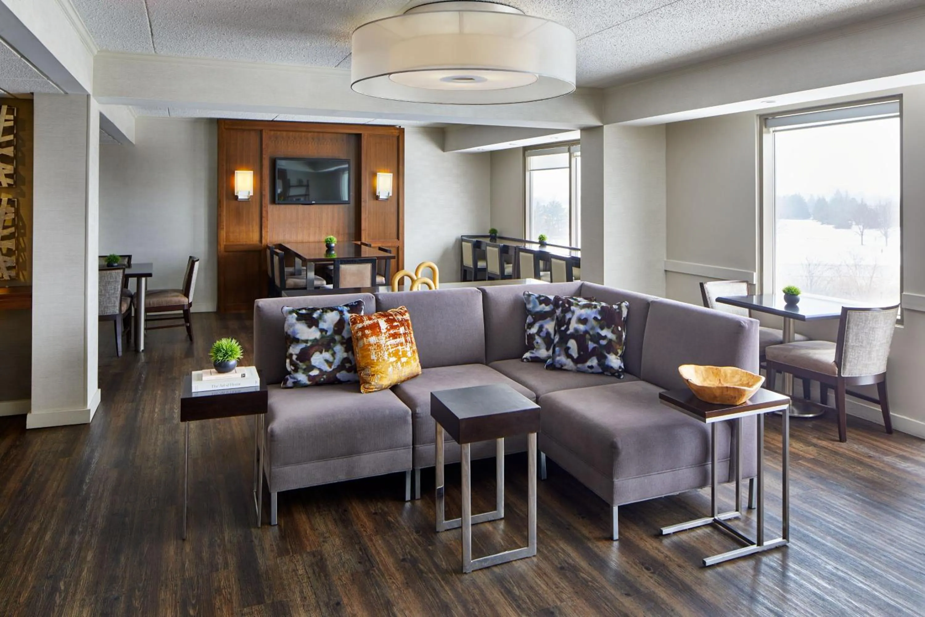 Lounge or bar in Detroit Metro Airport Marriott