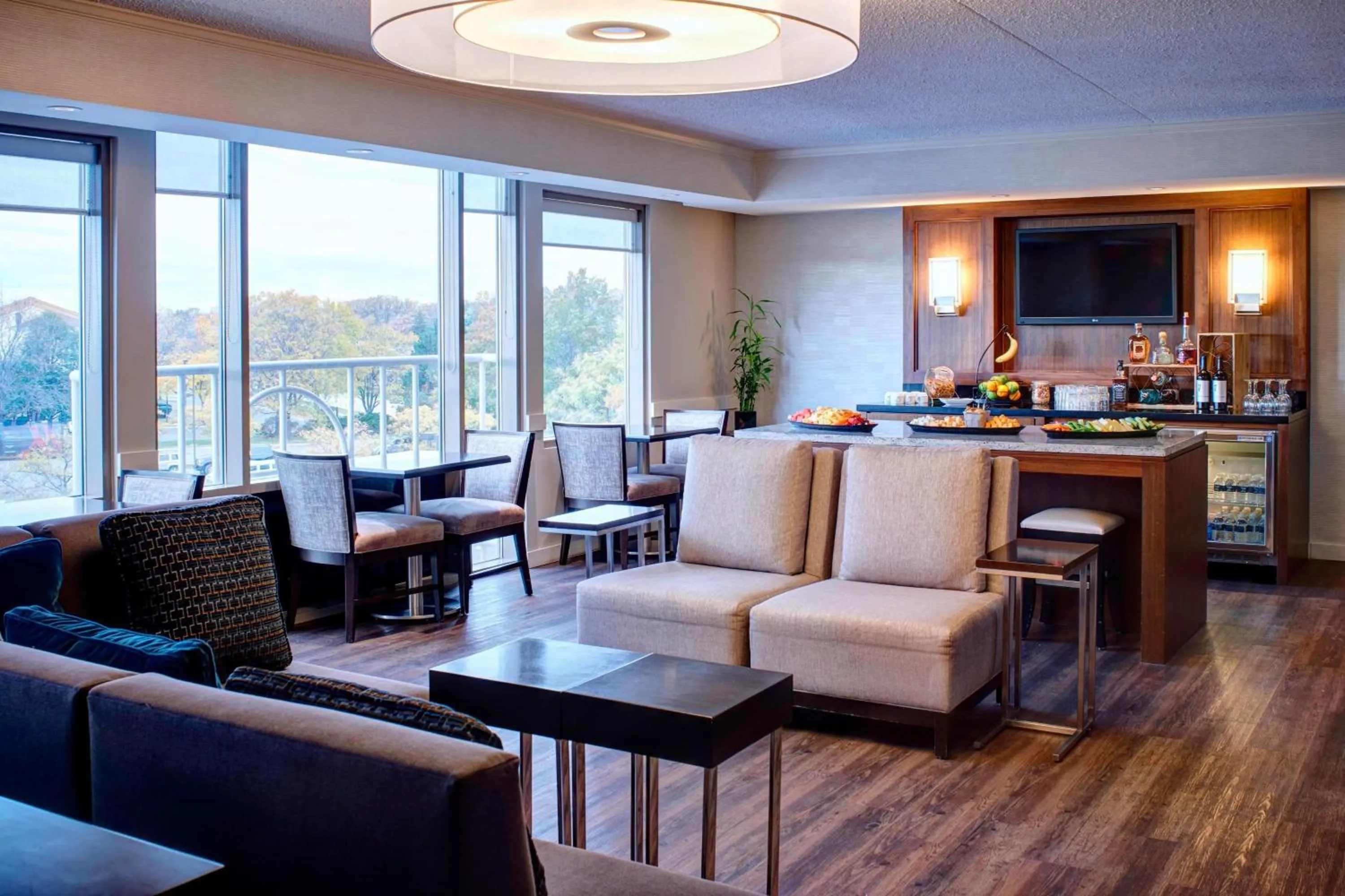 Lounge or bar in Detroit Metro Airport Marriott