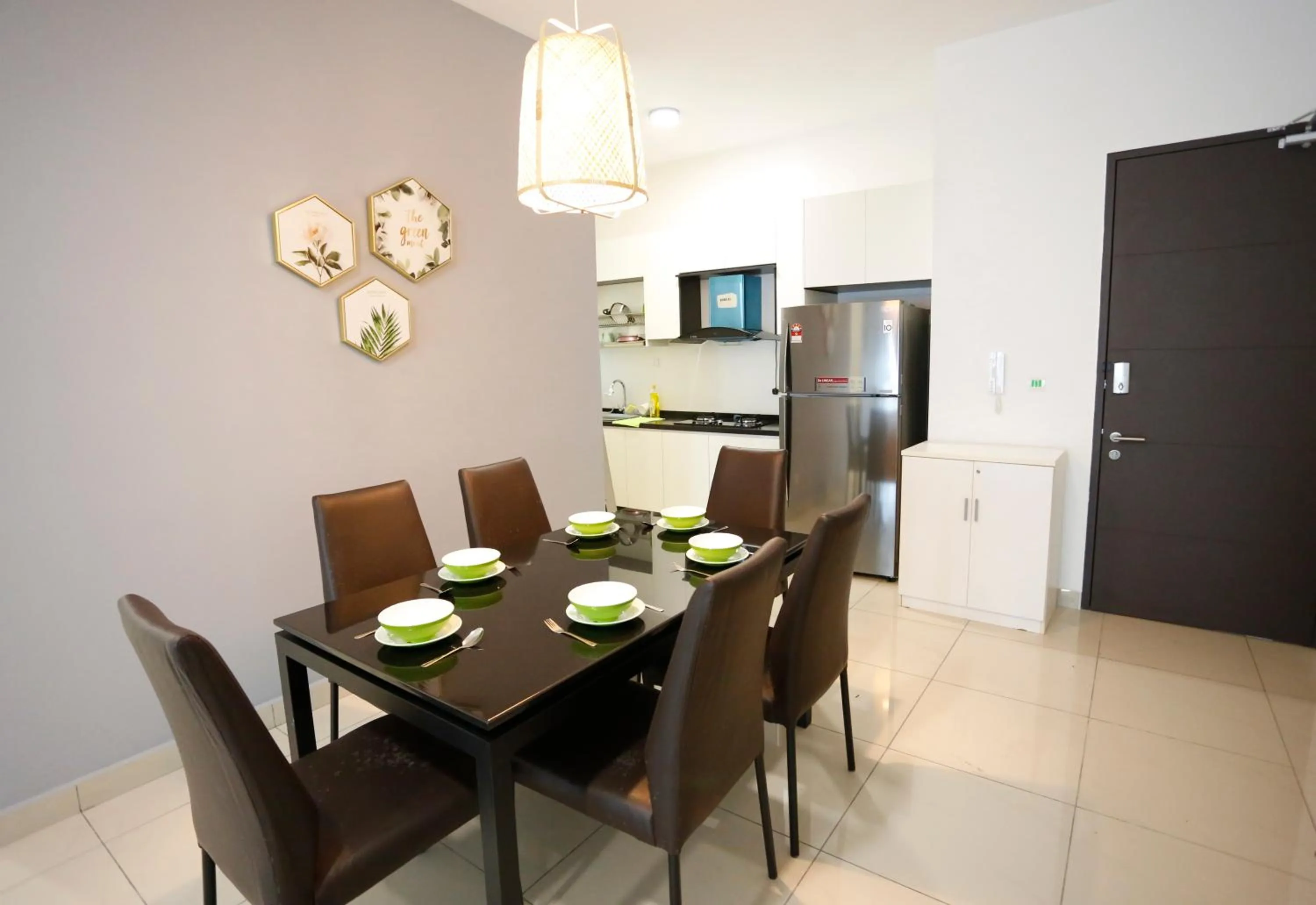 Dining area in Pinnacle Tower Homestay by Home Cube