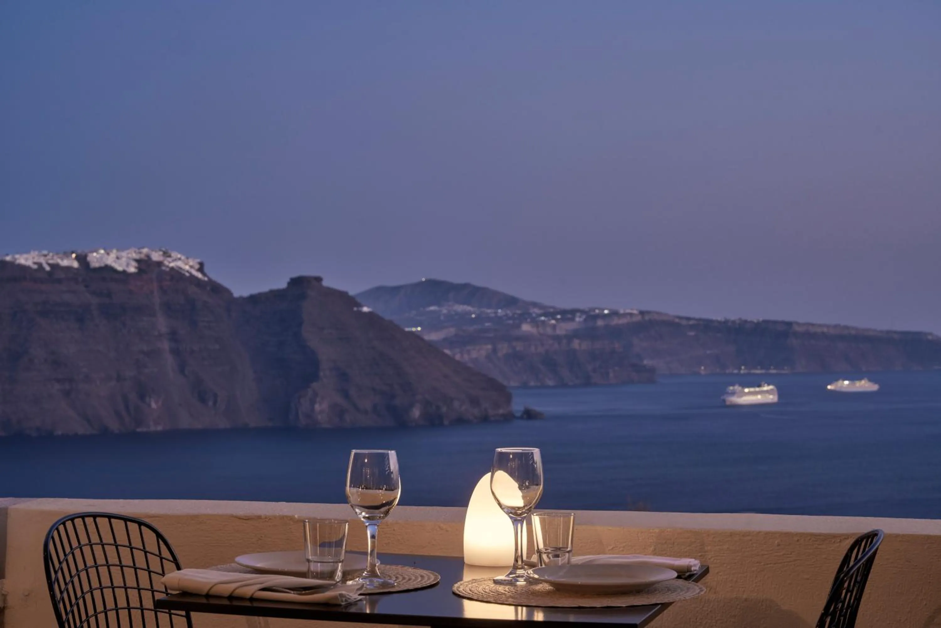 Restaurant/places to eat in Mr and Mrs White Oia - Santorini