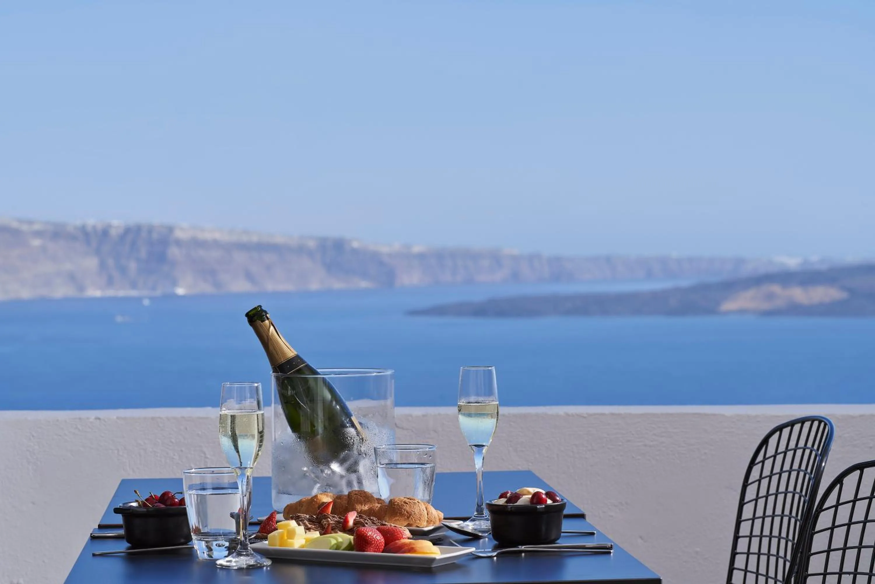 Restaurant/places to eat in Mr and Mrs White Oia - Santorini