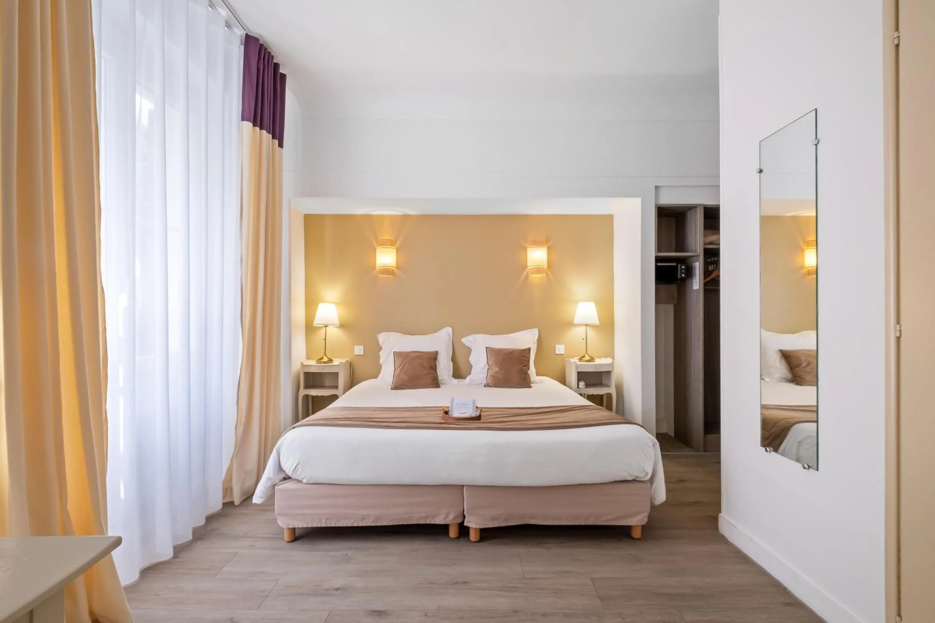 Bedroom, Bed in Hotel Saint Paul