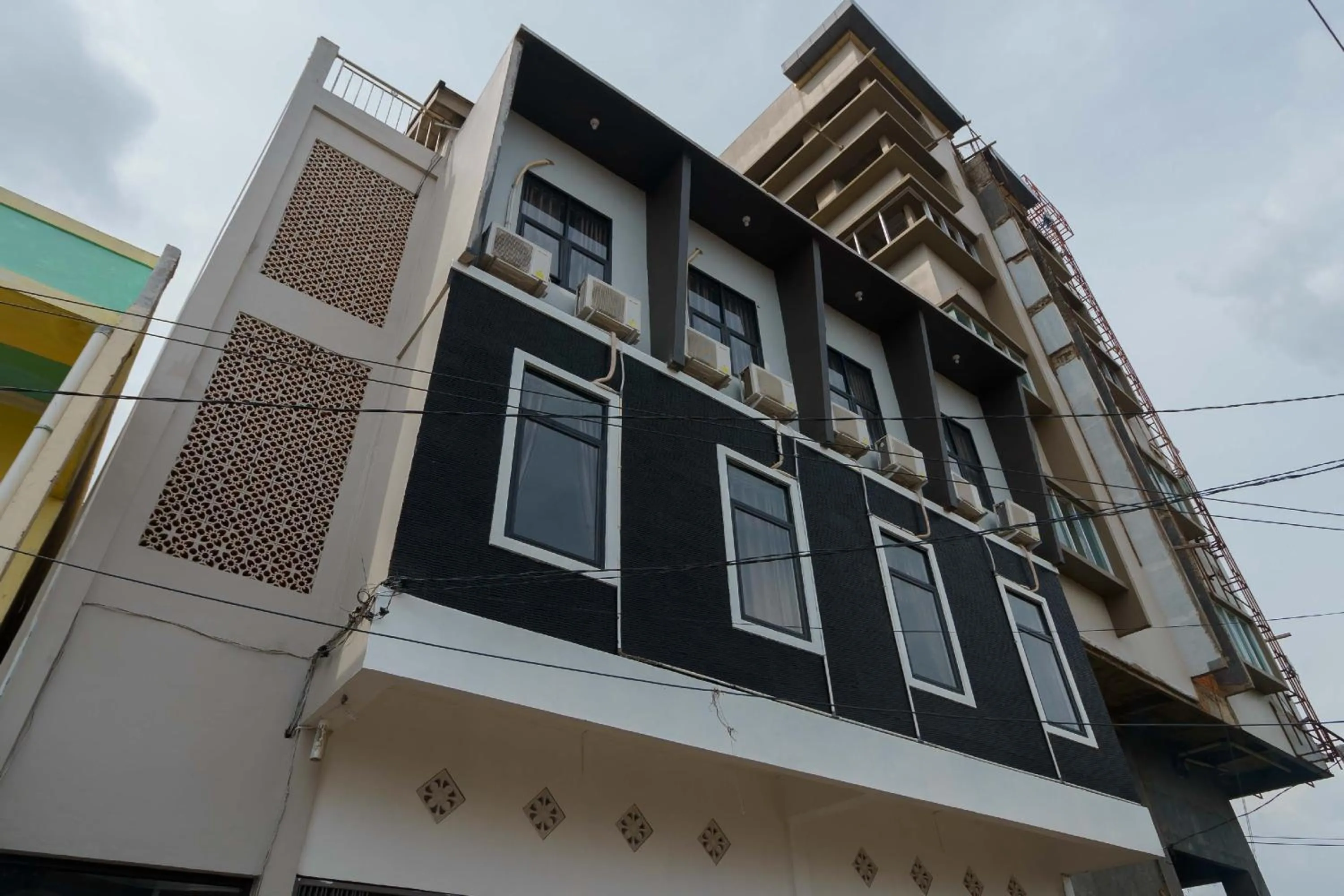 Property building in RedDoorz Syariah near RSUD Siti Fatimah Palembang