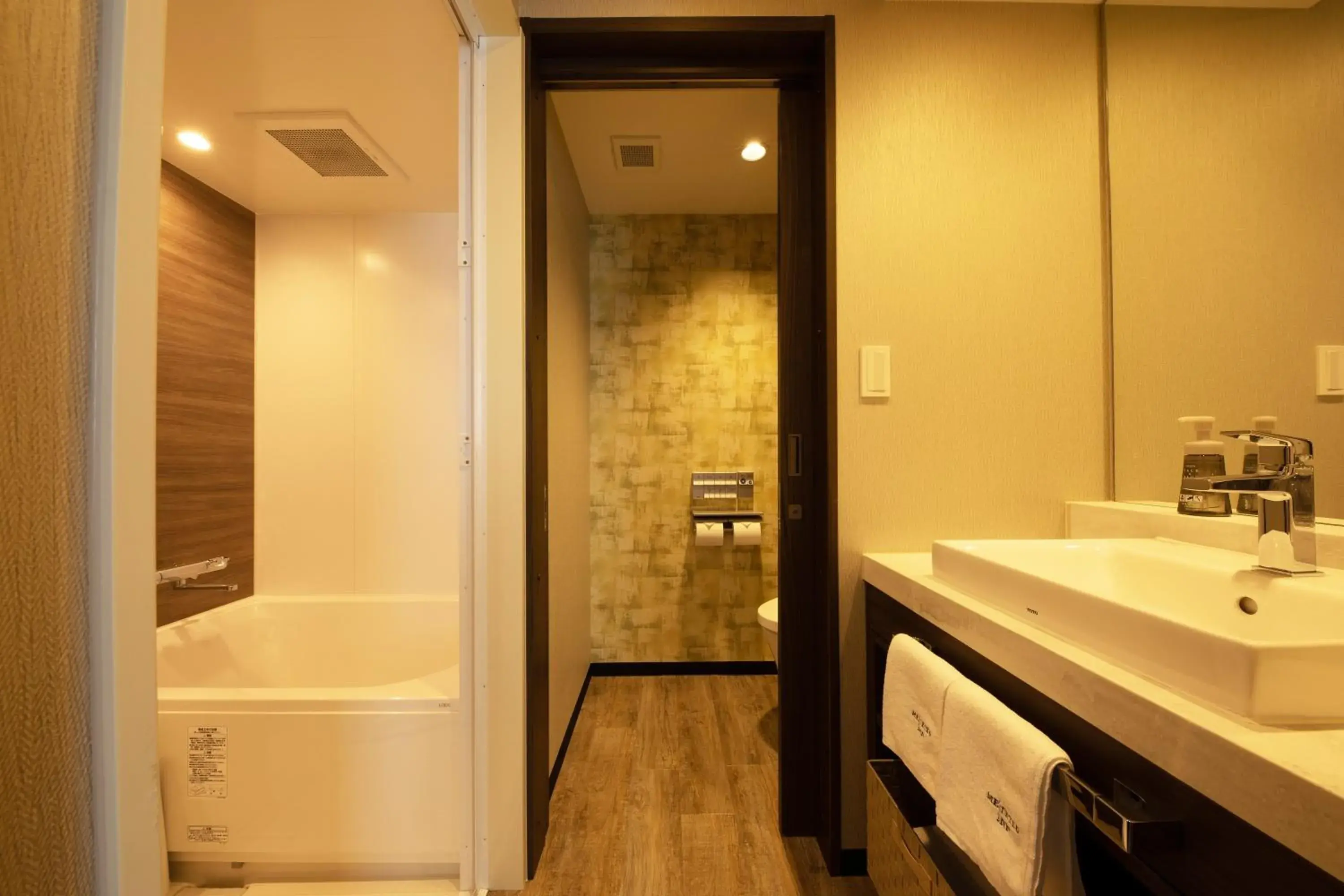 Standard Twin Room - Non-Smoking in Meitetsu Inn Shinosakaeki Higashiguchi Standard Twin Room - Non-Smoking in Meitetsu Inn Shinosakaeki Higashiguchi