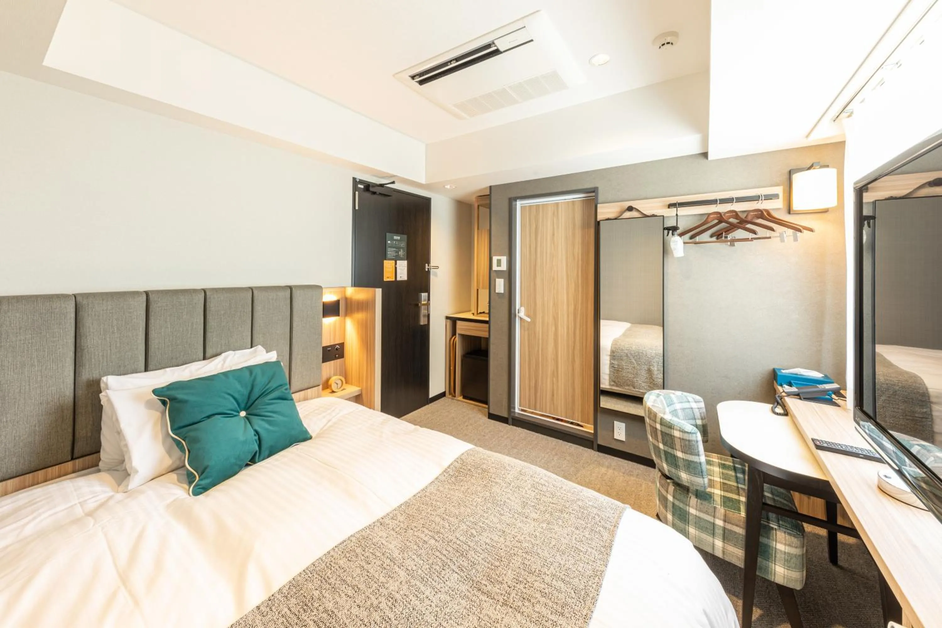 Photo of the whole room, Bed in Meitetsu Inn Shinosakaeki Higashiguchi