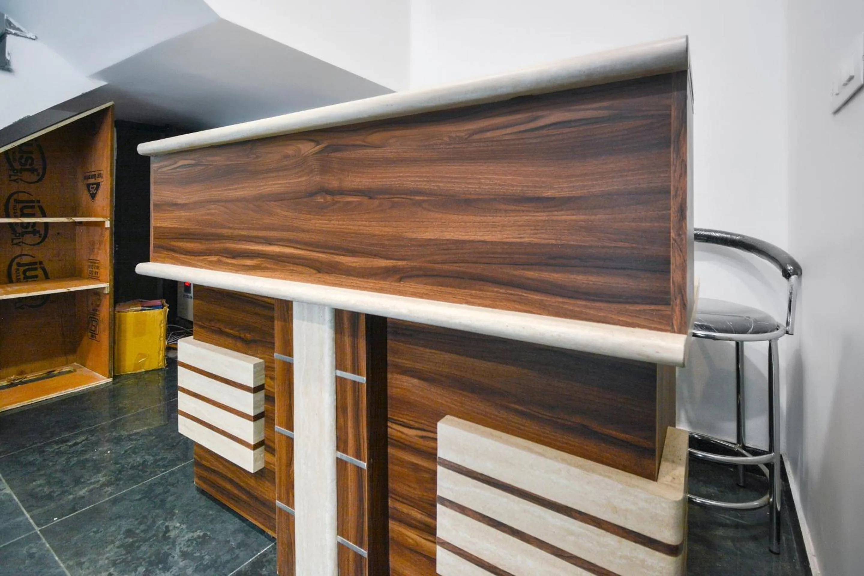 Lobby or reception in Hotel O White Solitaire