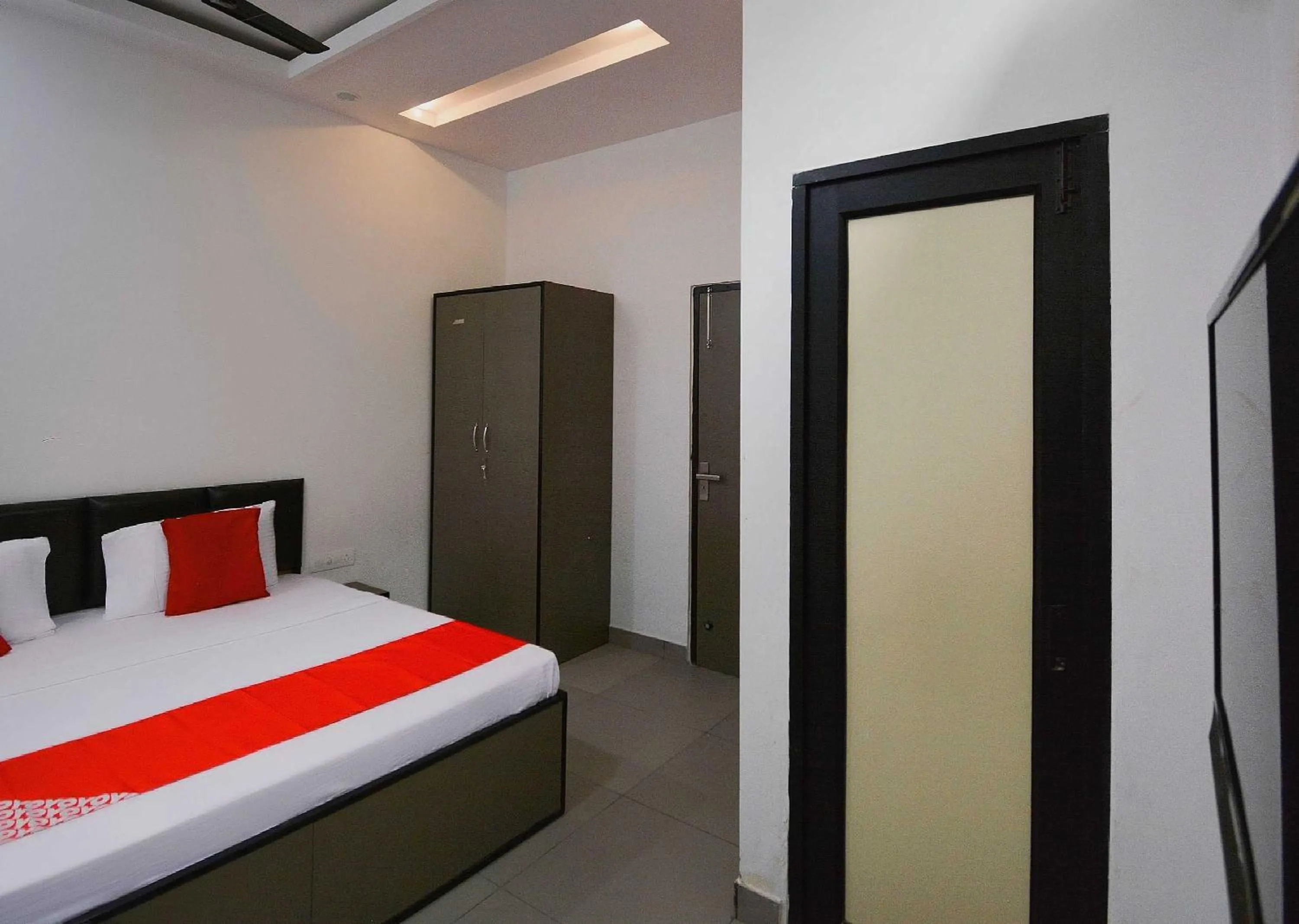 Bedroom in Hotel O White Solitaire