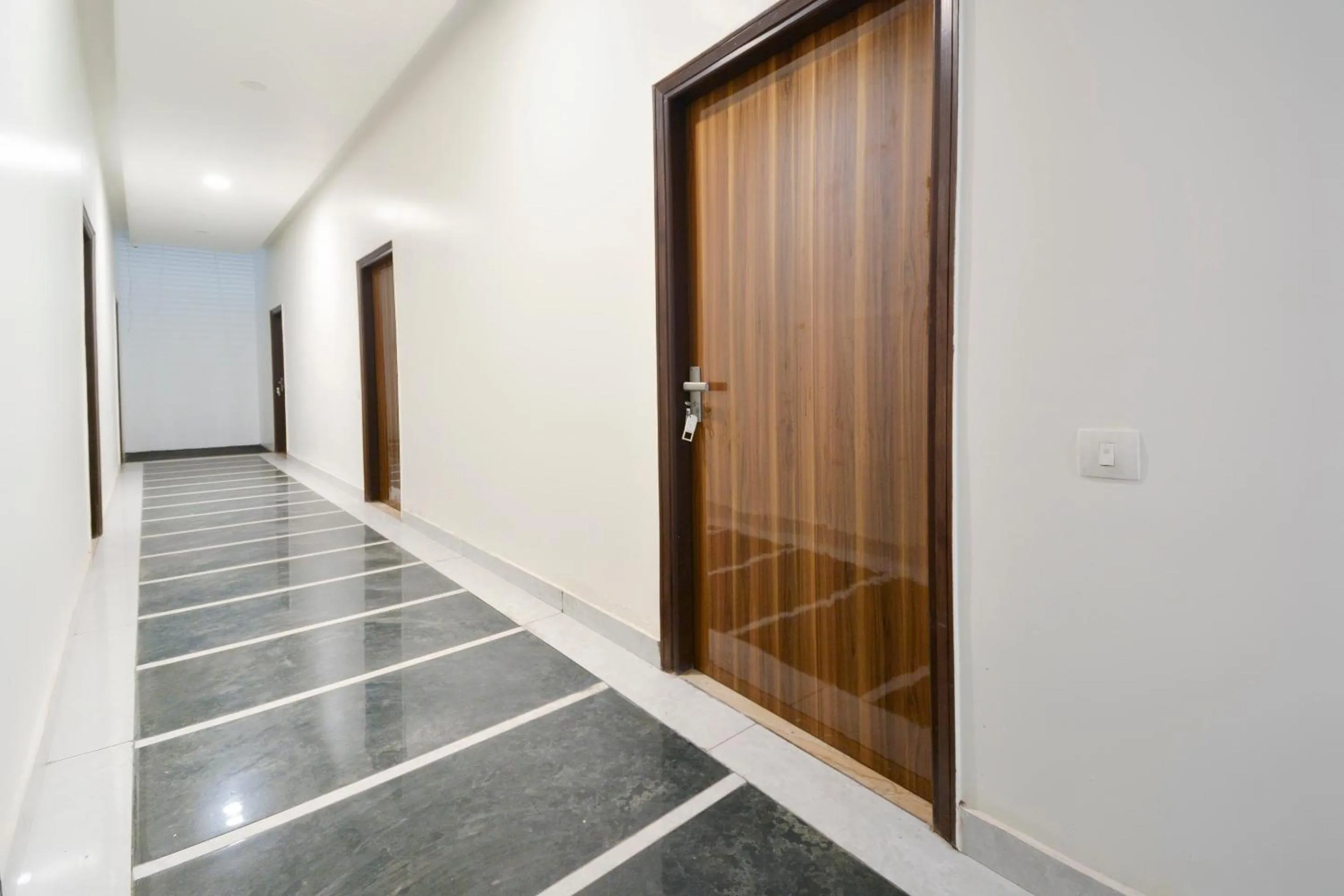 Lobby or reception in Hotel O White Solitaire