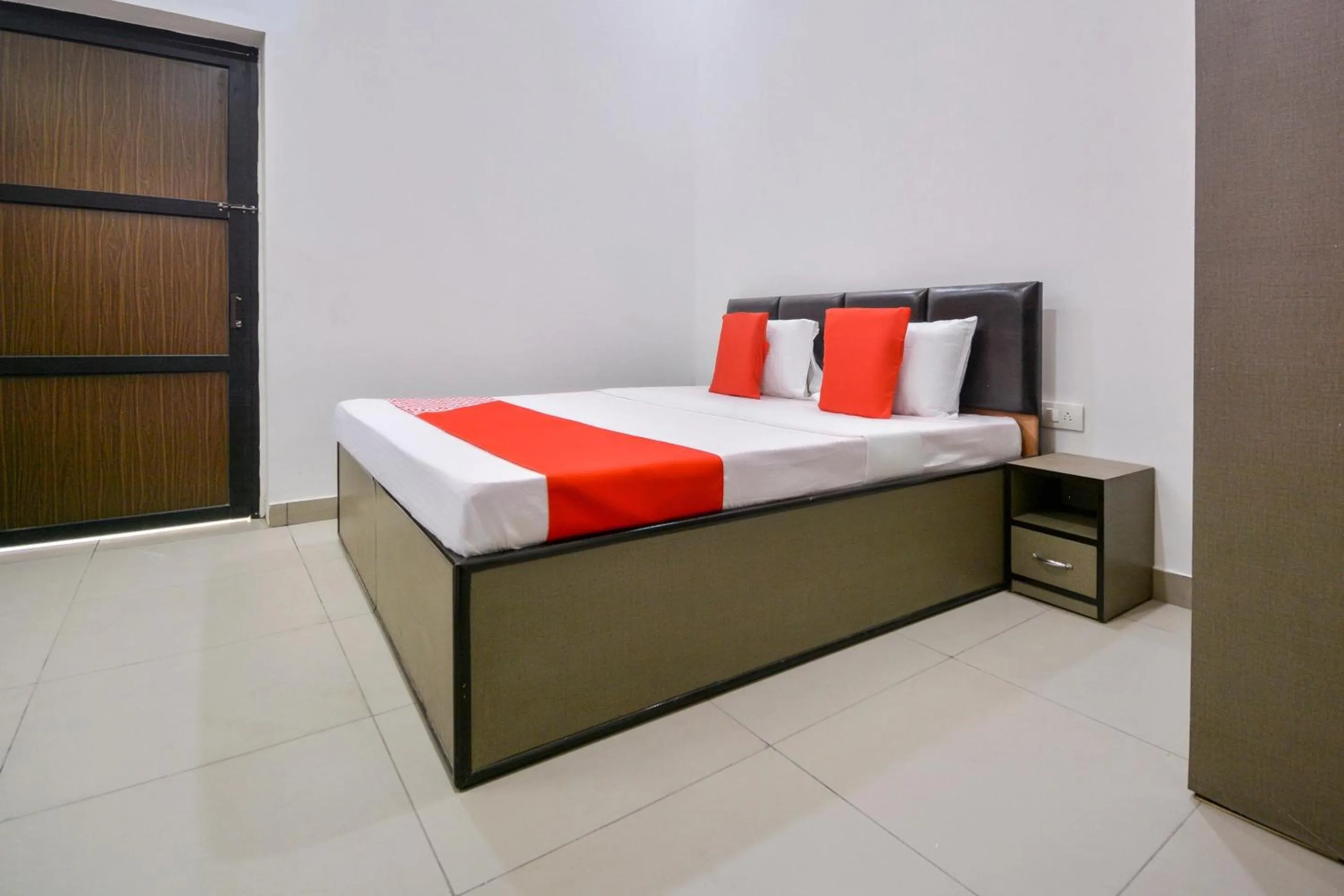 Bedroom in Hotel O White Solitaire