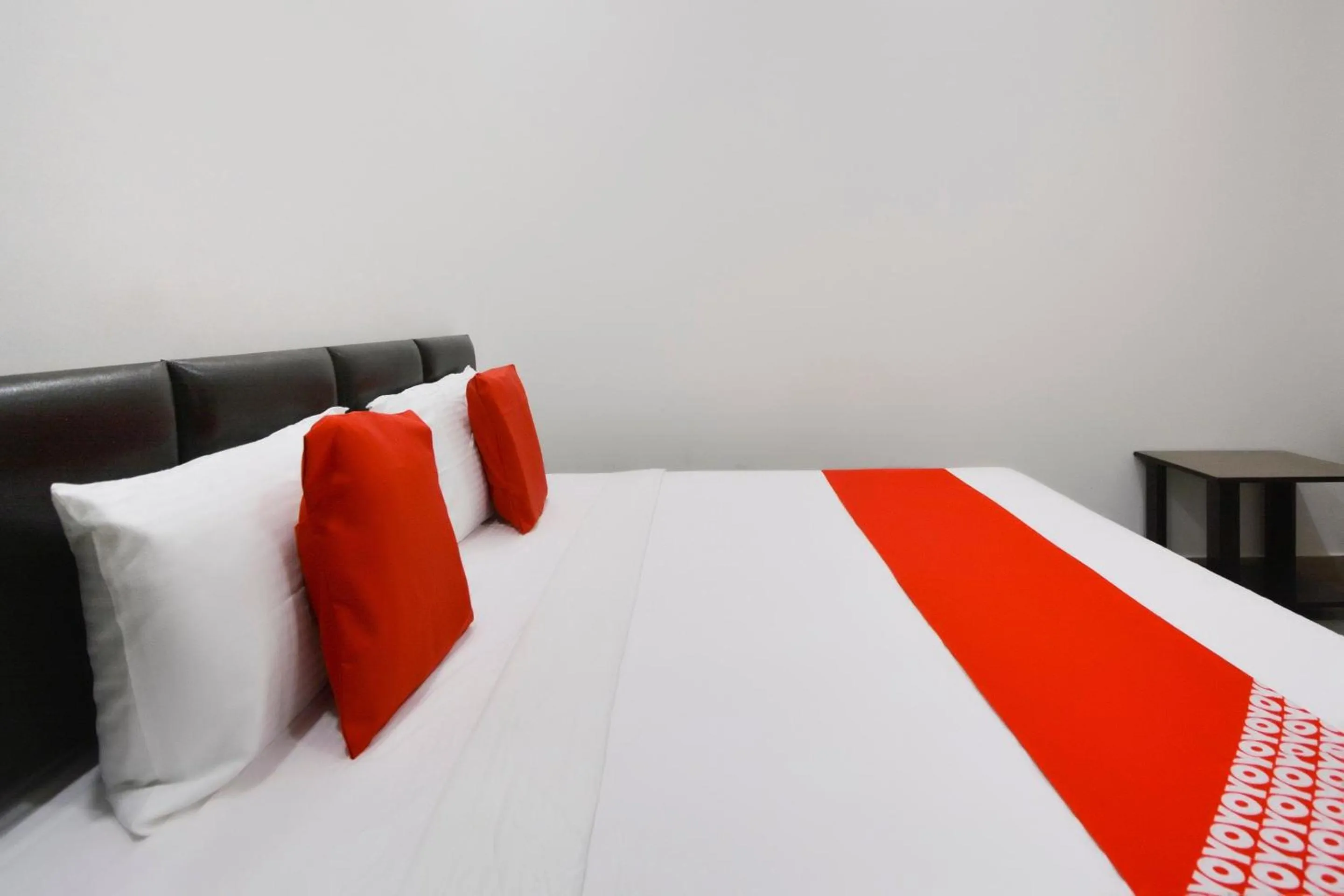 Bedroom in Hotel O White Solitaire