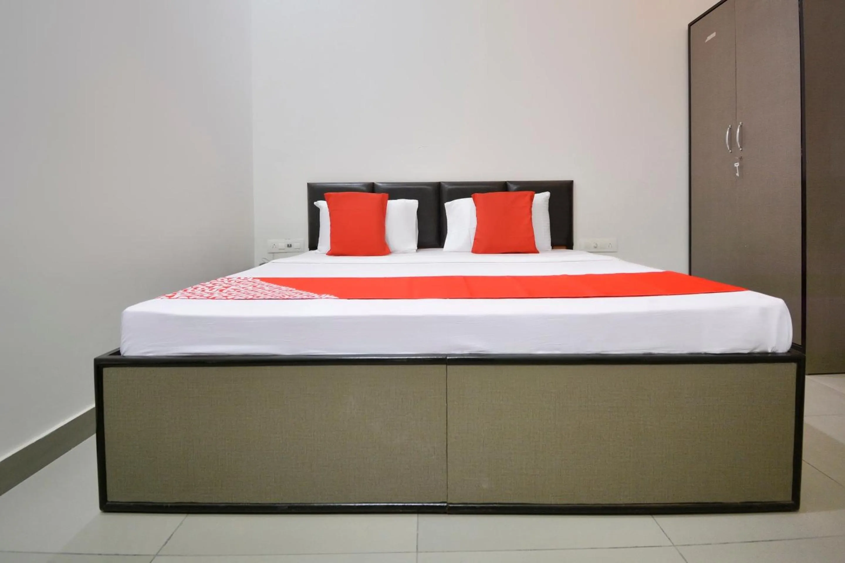 Bedroom in Hotel O White Solitaire