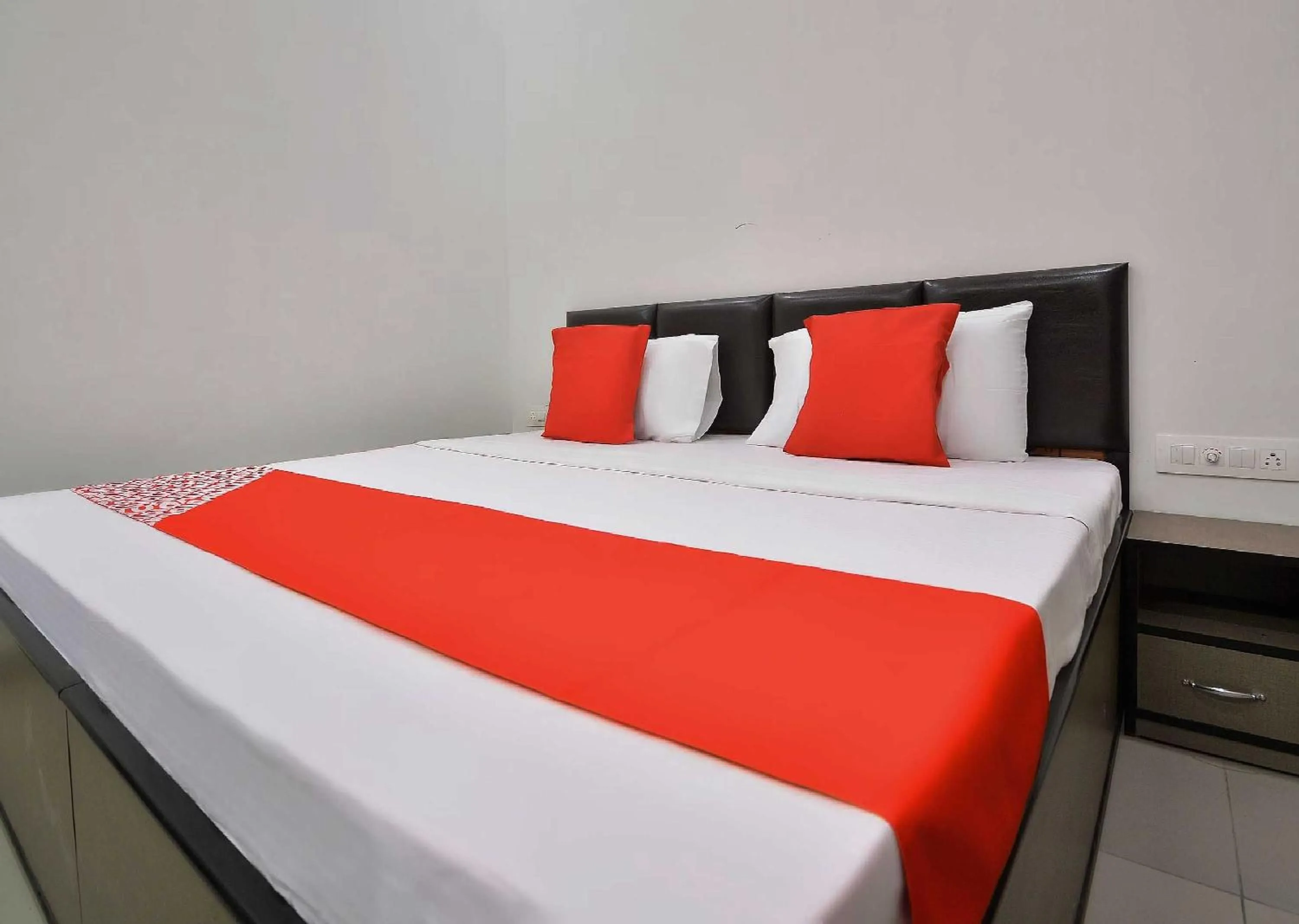 Bedroom in Hotel O White Solitaire