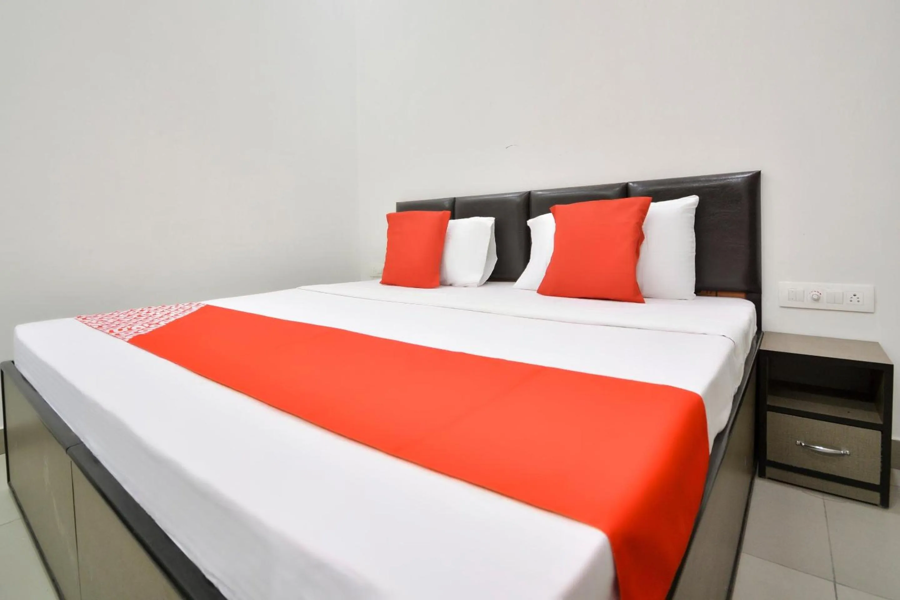 Bedroom in Hotel O White Solitaire