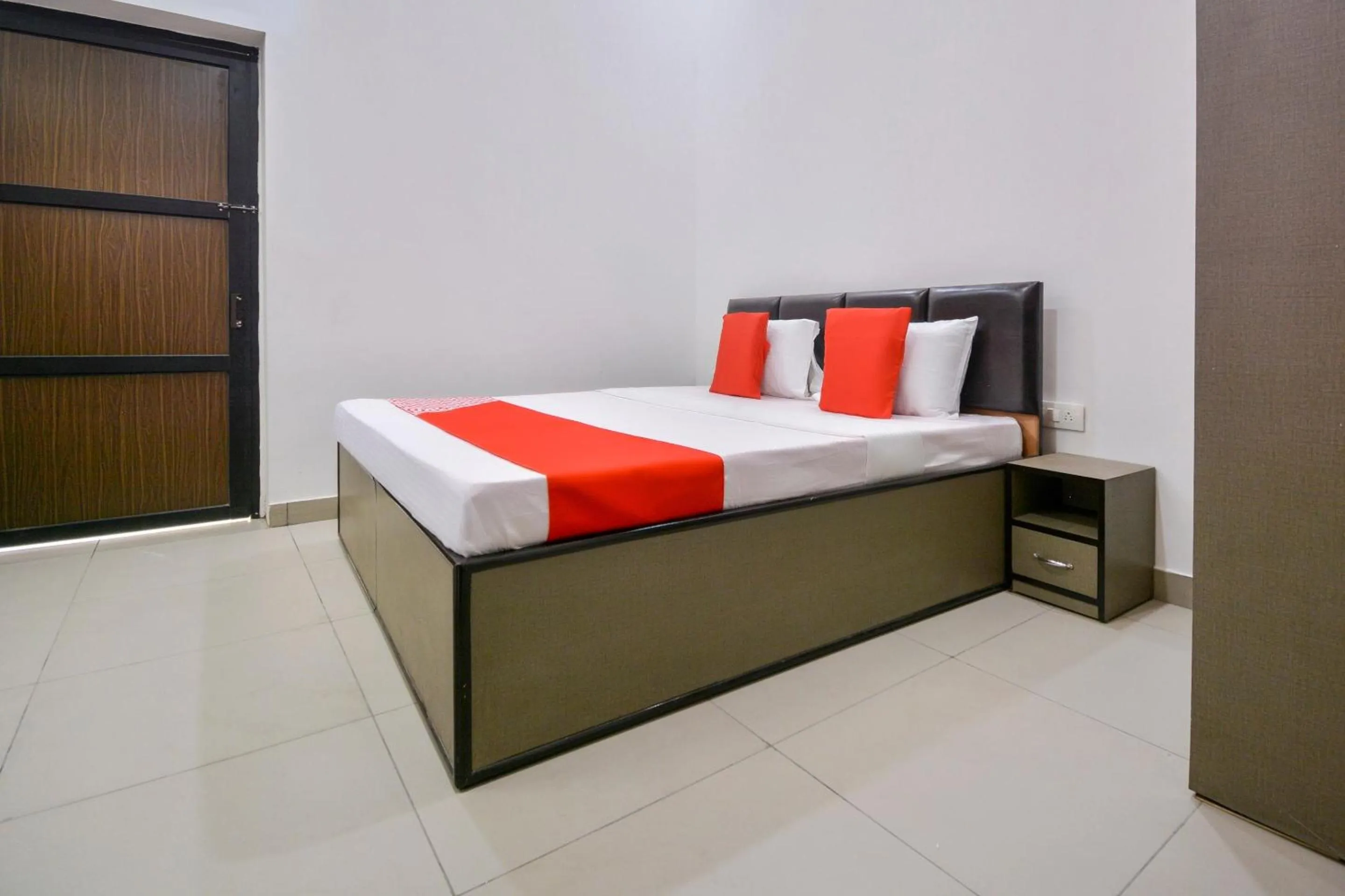 Bedroom in Hotel O White Solitaire