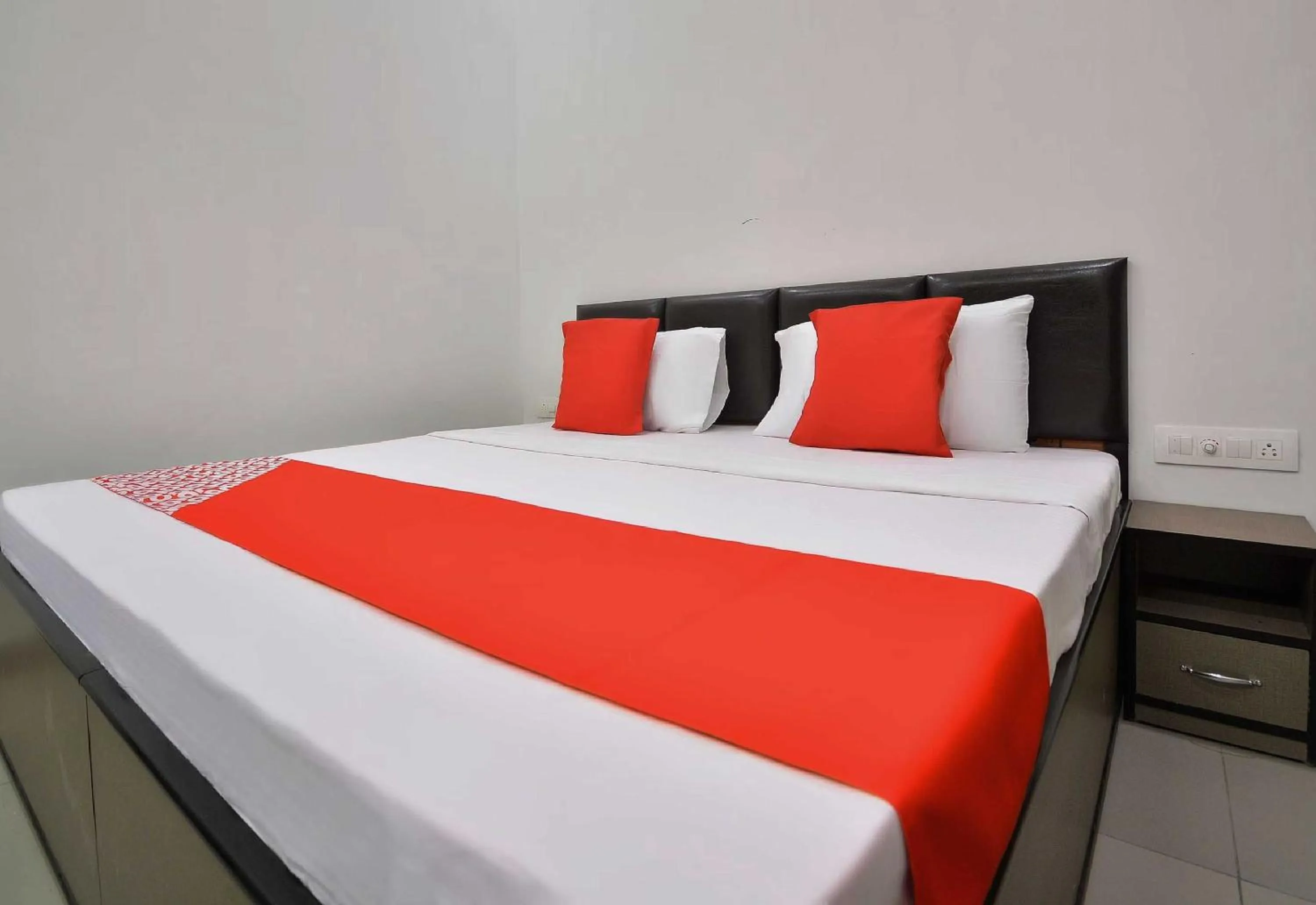 Bedroom in Hotel O White Solitaire