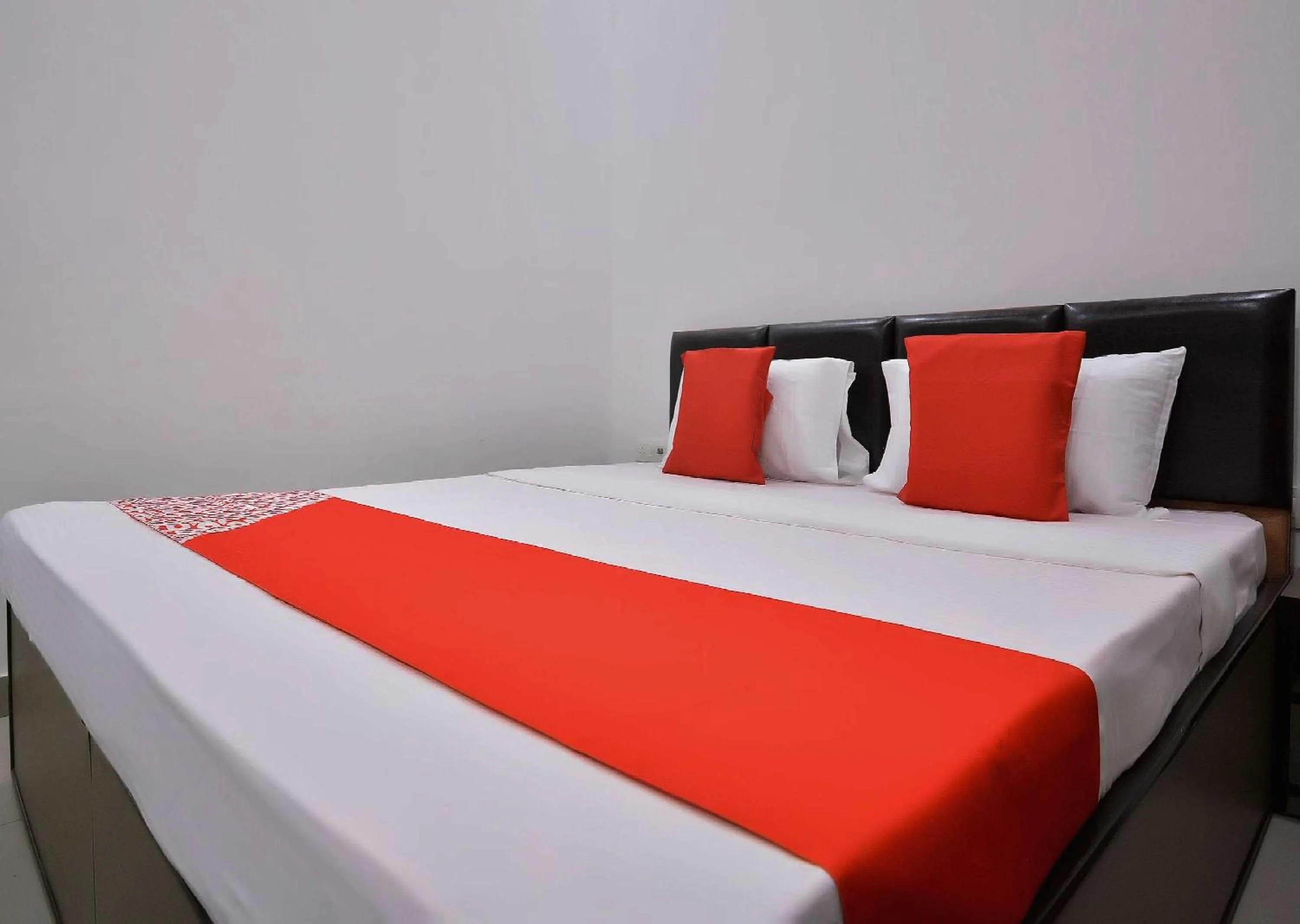 Bedroom in Hotel O White Solitaire