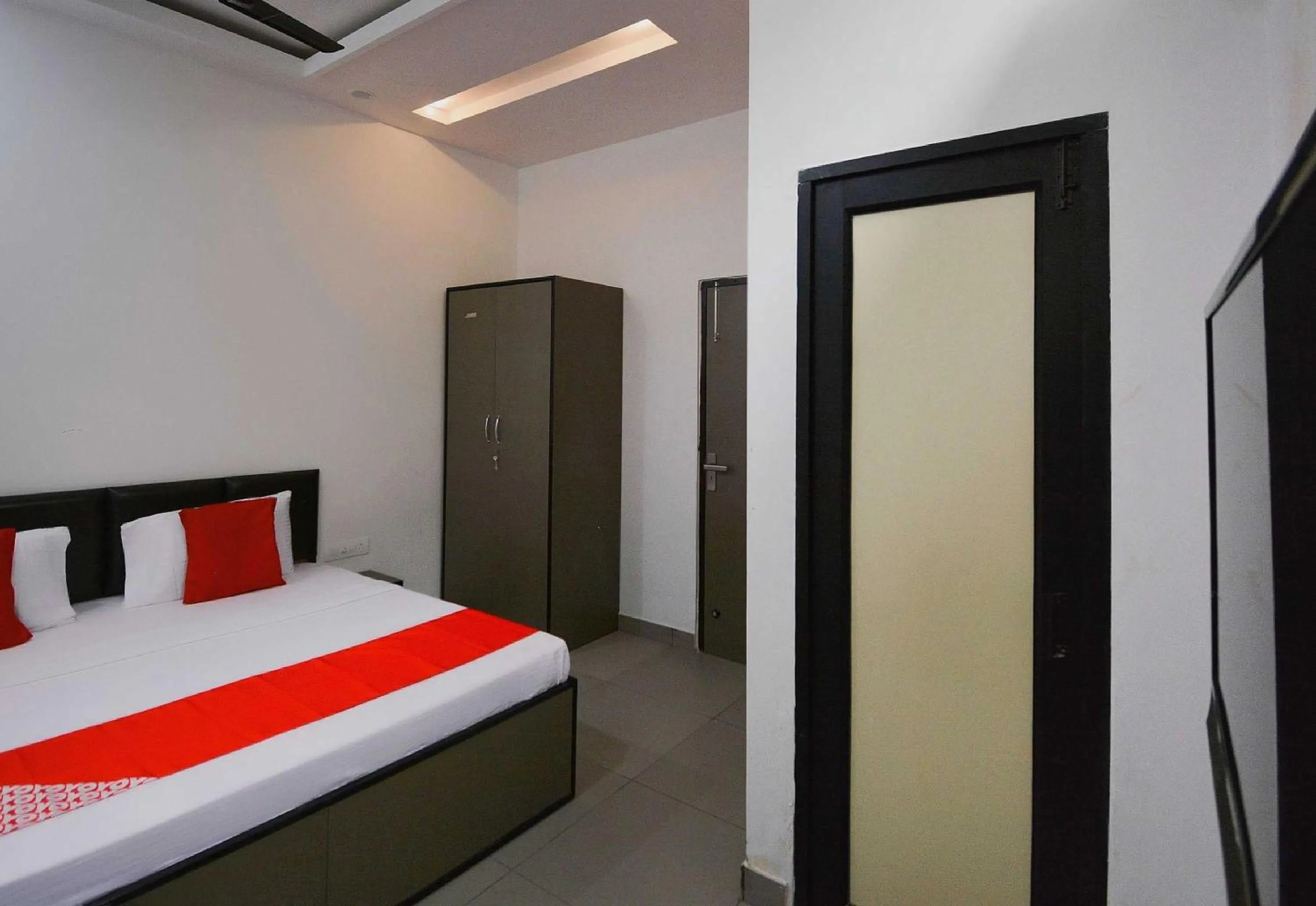 Bedroom in Hotel O White Solitaire