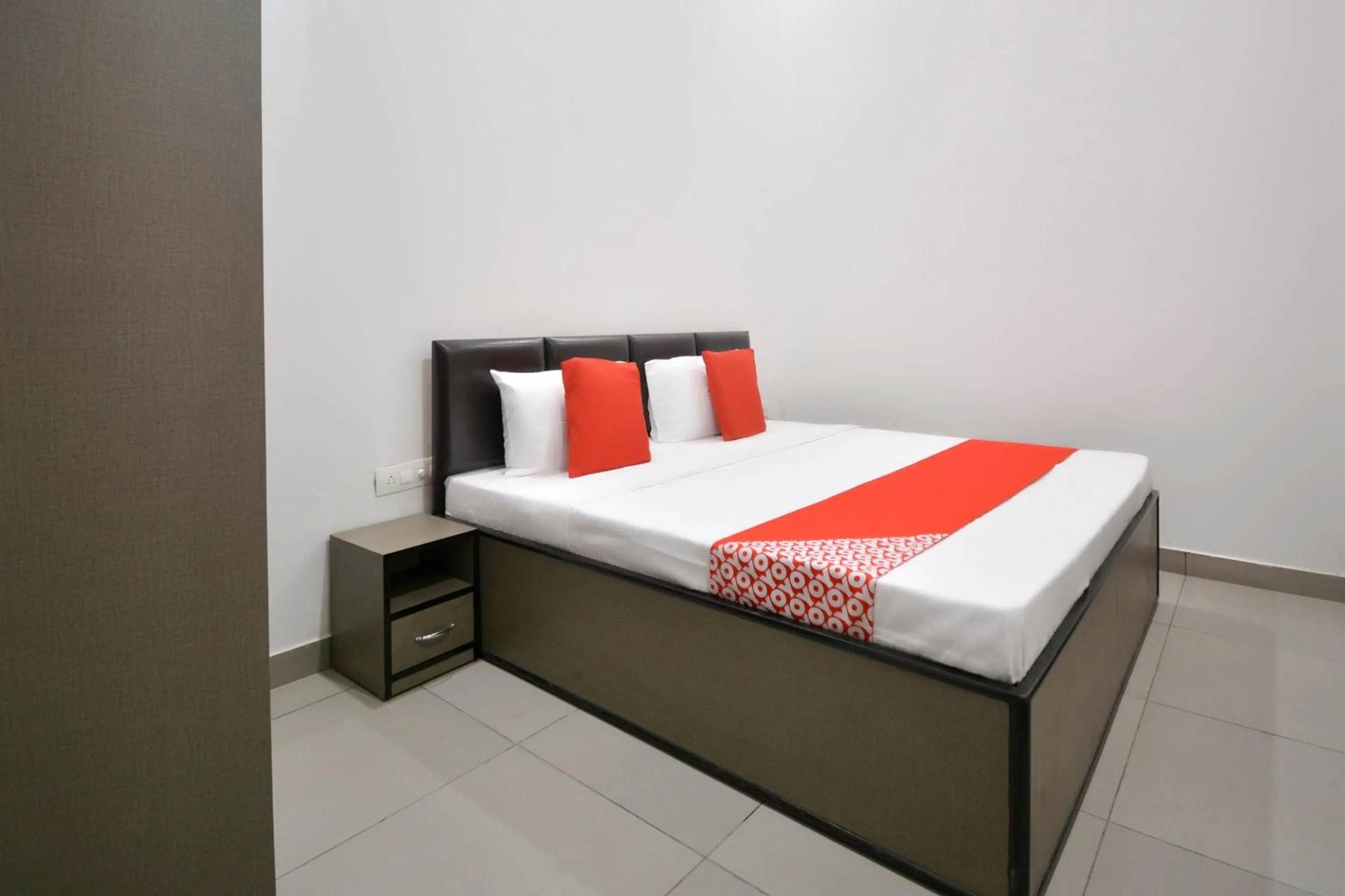 Bedroom in Hotel O White Solitaire