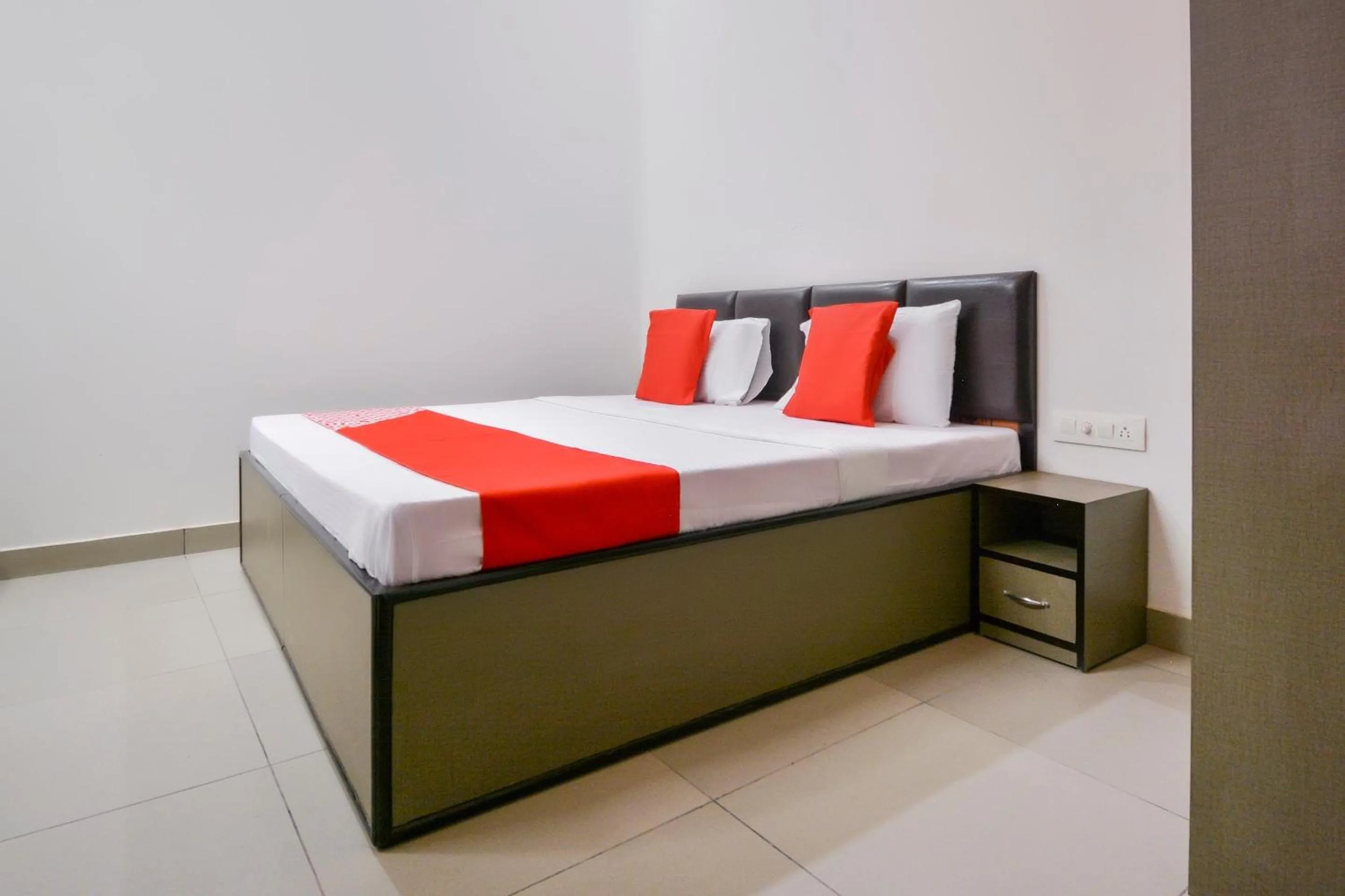 Bedroom in Hotel O White Solitaire