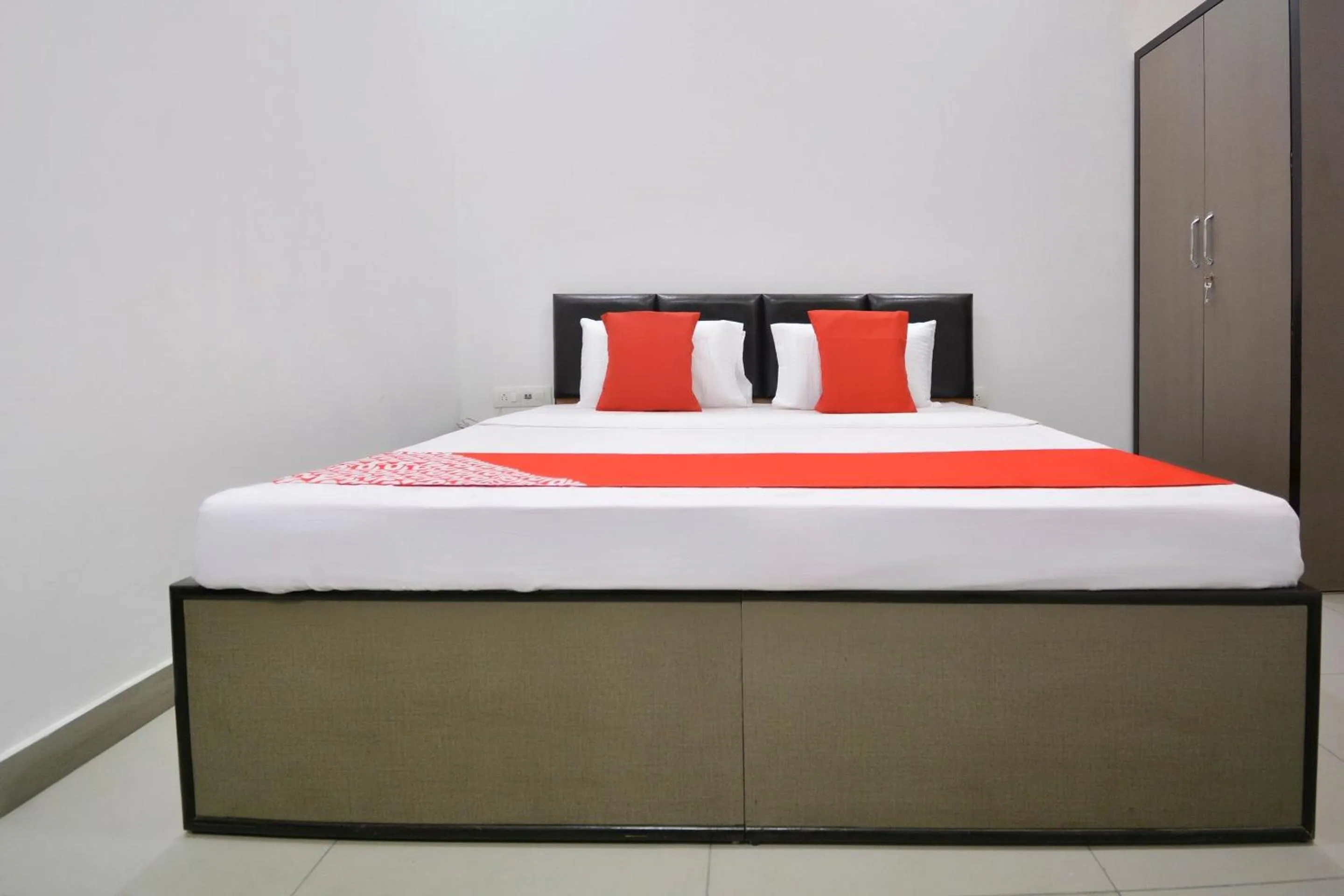 Bedroom in Hotel O White Solitaire