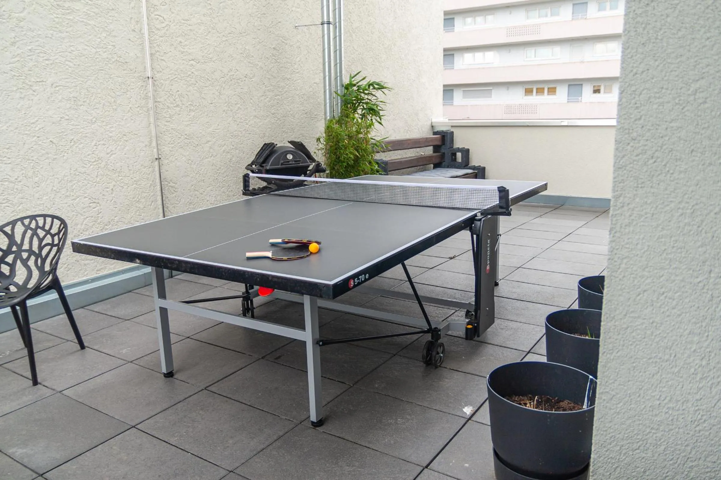 Table tennis in Soulfactory Apartments