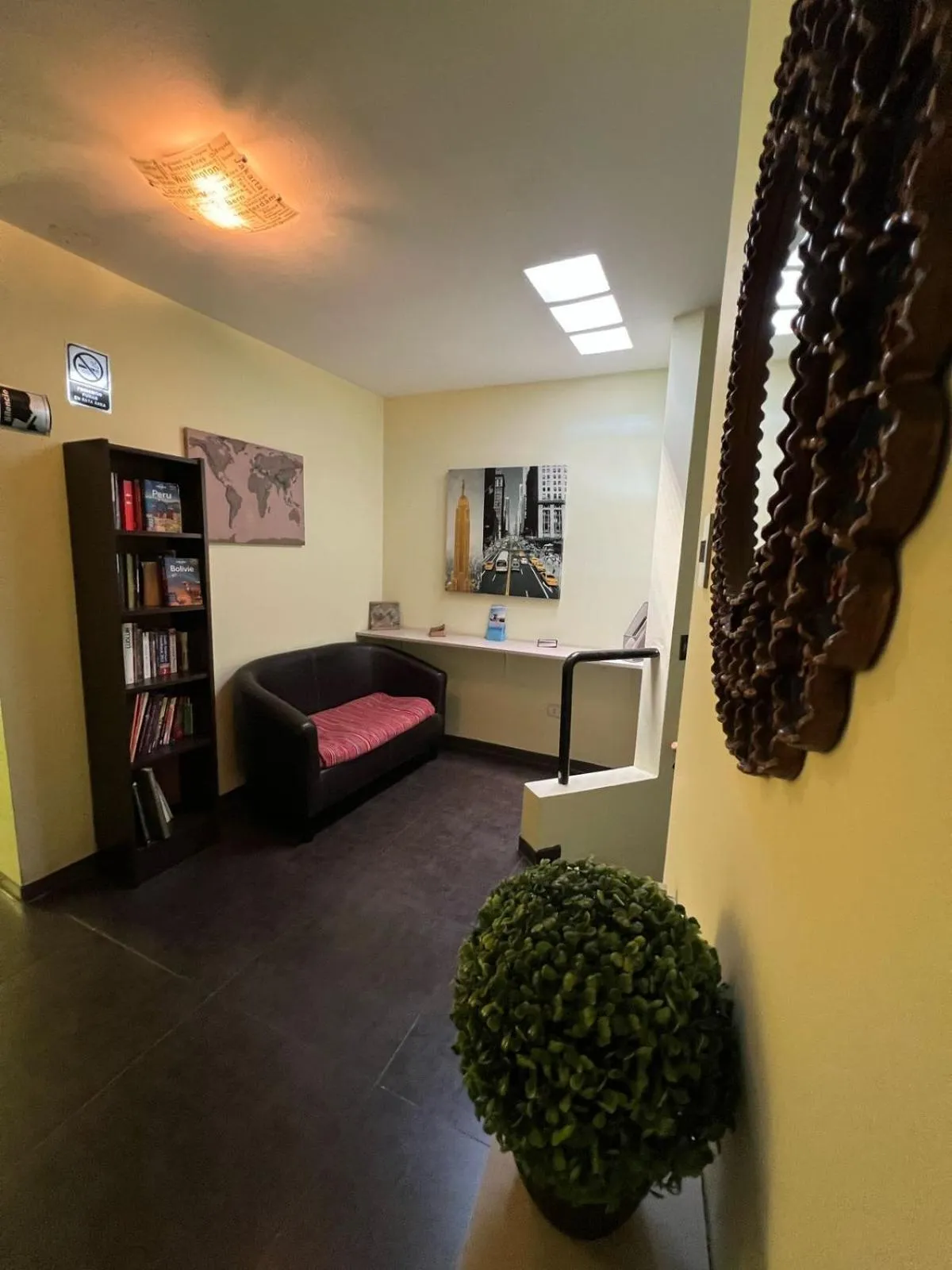 Library, Bed in B&B Wasi Airport Lima