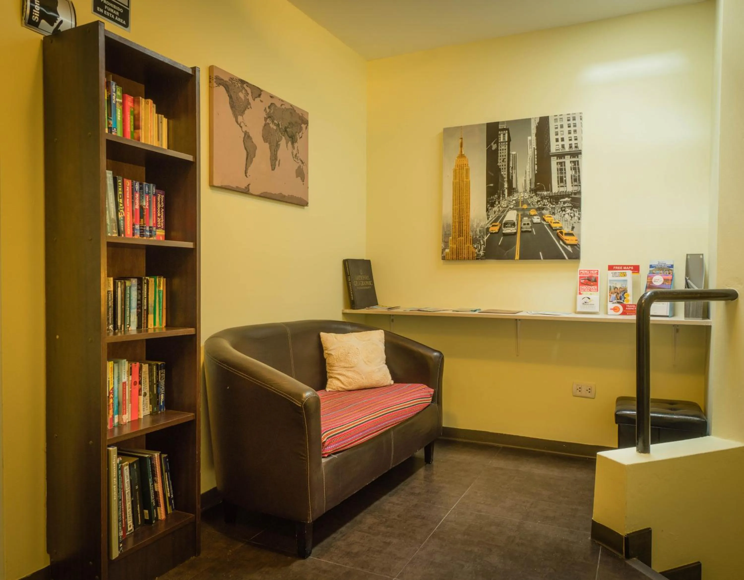 Library in B&B Wasi Airport Lima