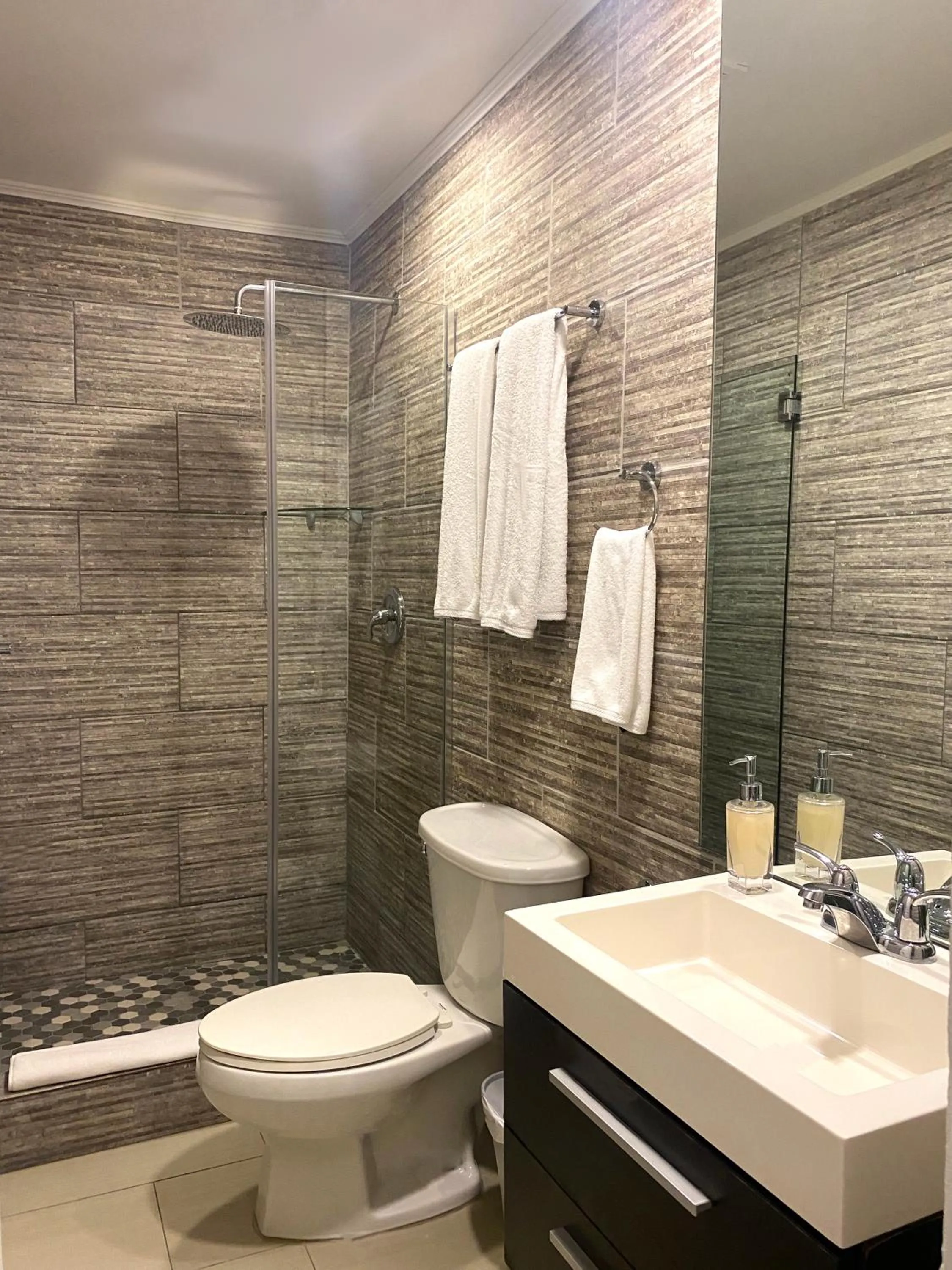 Shower in Magnolia Inn