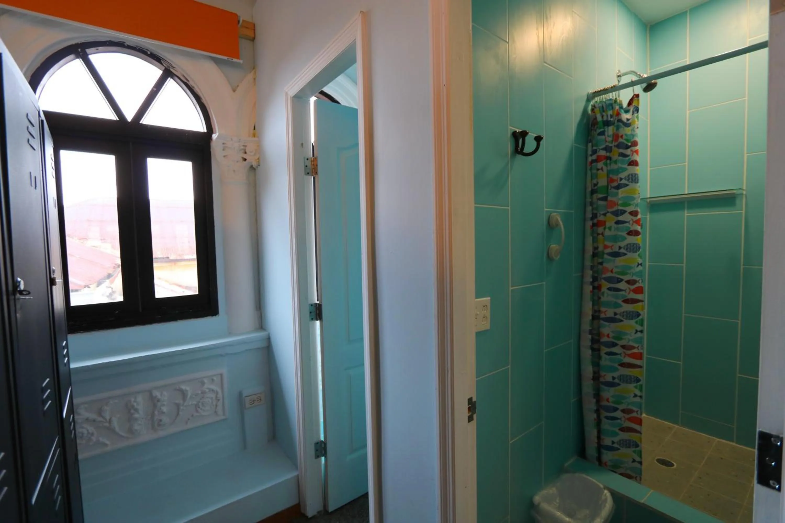 Shower in Magnolia Inn